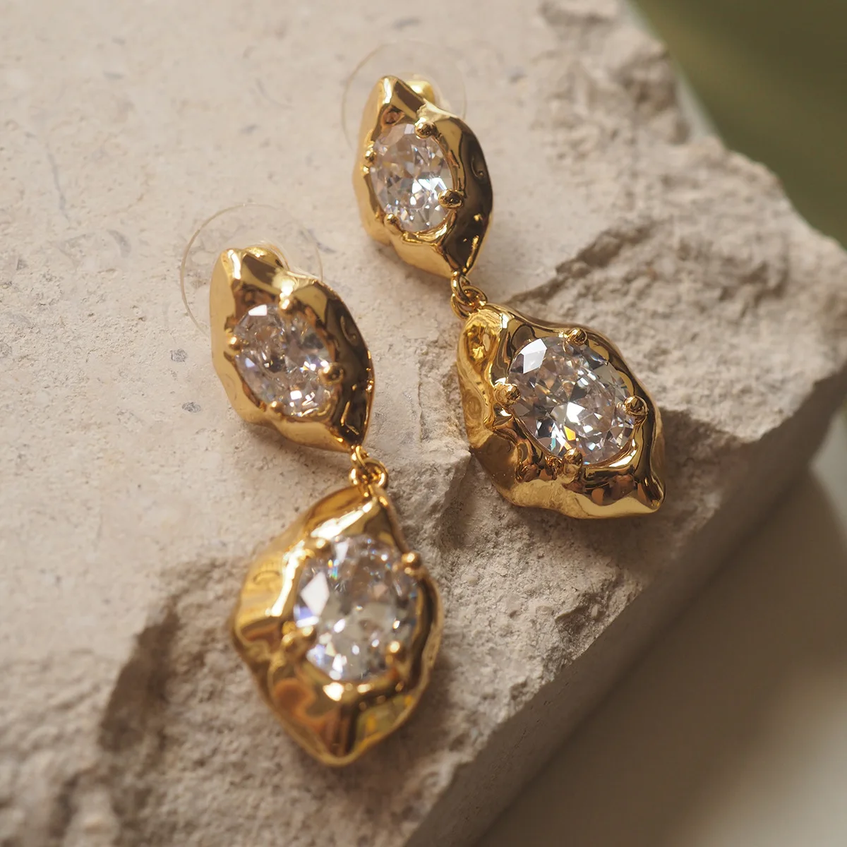 orecchini-da-donna-con-nappe-design-unico-dell'anello-di-lava-cavo-rame-geometrico-placcato-oro-stile-retro-occidentale-martellato-a-mano