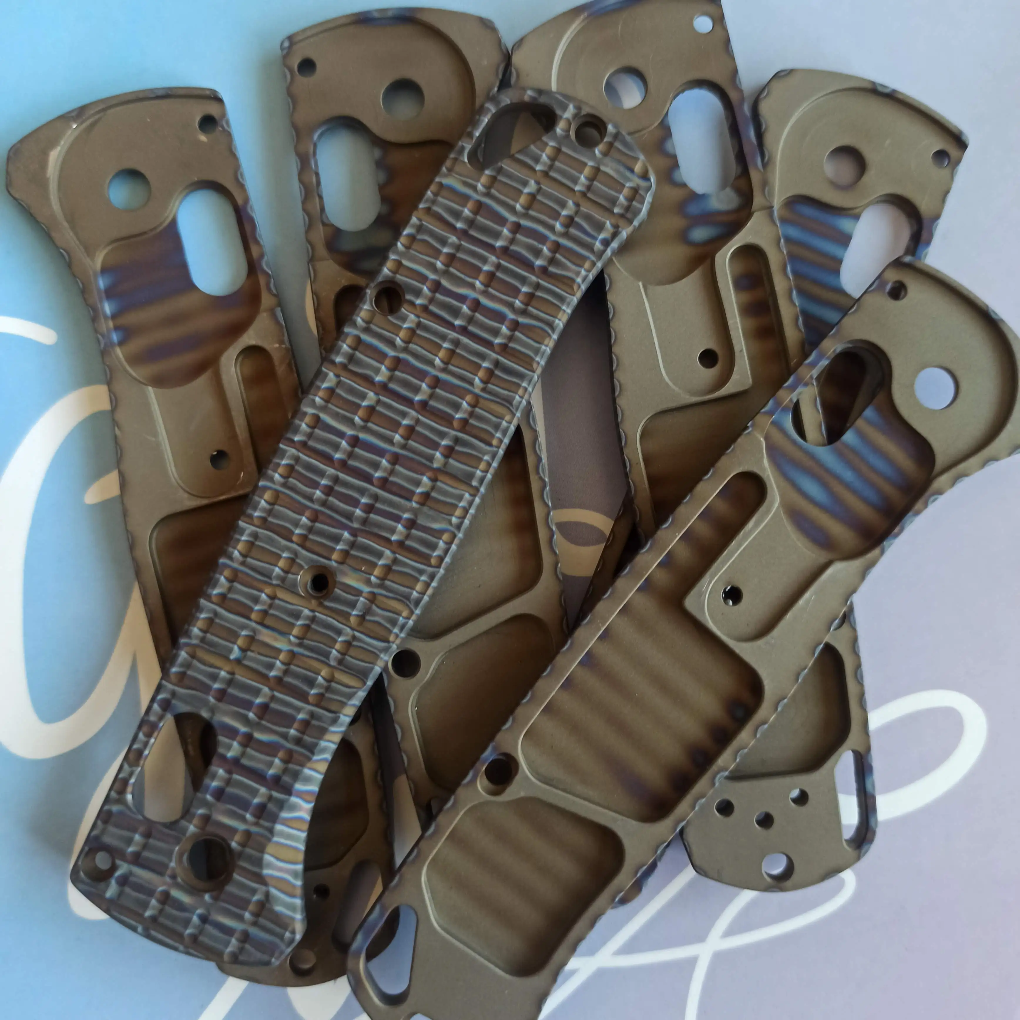 1 زوج مخصص النمر شريط سبائك التيتانيوم مقبض الموازين ل Benchmade Bugout 535 DIY بها بنفسك صنع الملحقات أجزاء