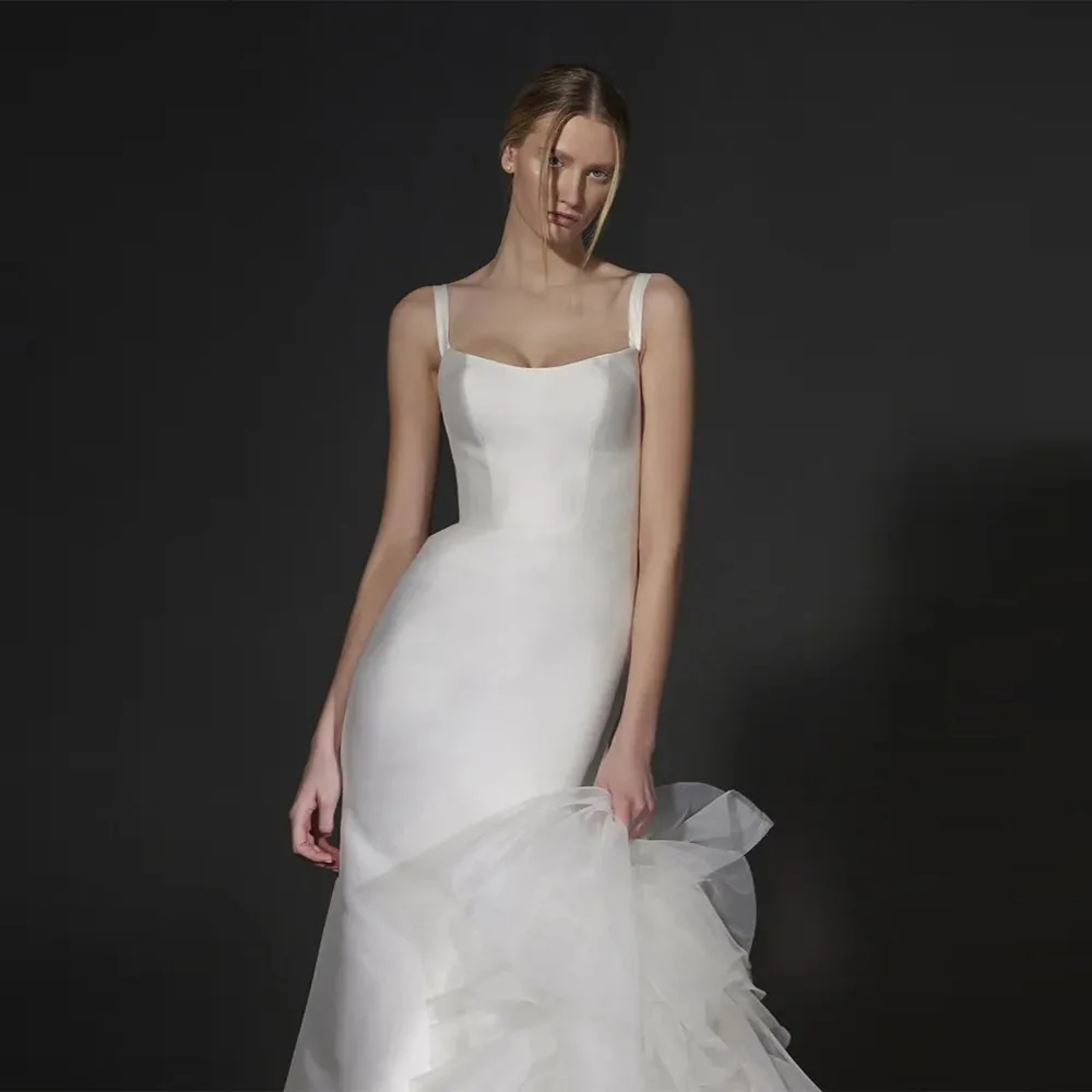 Szyte na miarę proste, długie satynowe suknie ślubne typu syrena z tiulu w kolorze kości słoniowej, z odkrytymi plecami, z trenem typu sweep, suknie wieczorowe dla kobiet (Brautkleider, Robes de Soirée)