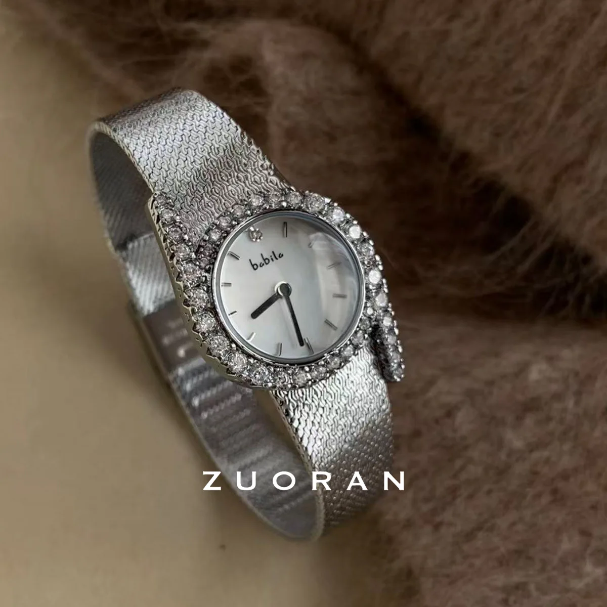 Exquisite Women's Watch, Vintage Style, Bright Silver Luxurious Quartz Watch, Fashionable Quartz Watch as a Women's Gift