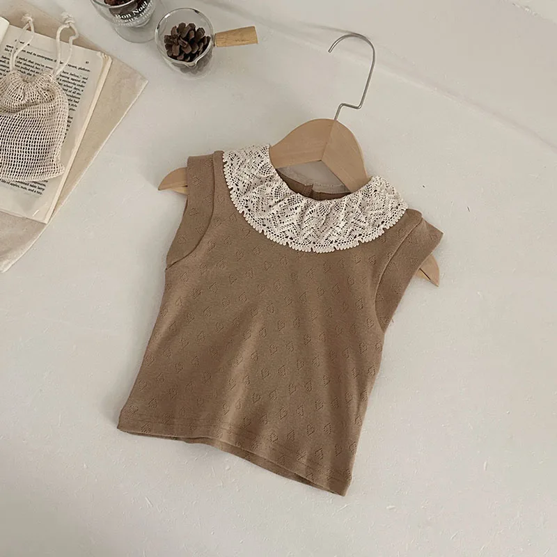2026 Sommer Baby Weste 3-24M Spitzenkragen Mädchen T-Shirt Kleinkind Unterhemd Ausgehöhltes Liebes-Motiv Ärmelloses Säuglings-T-Shirt