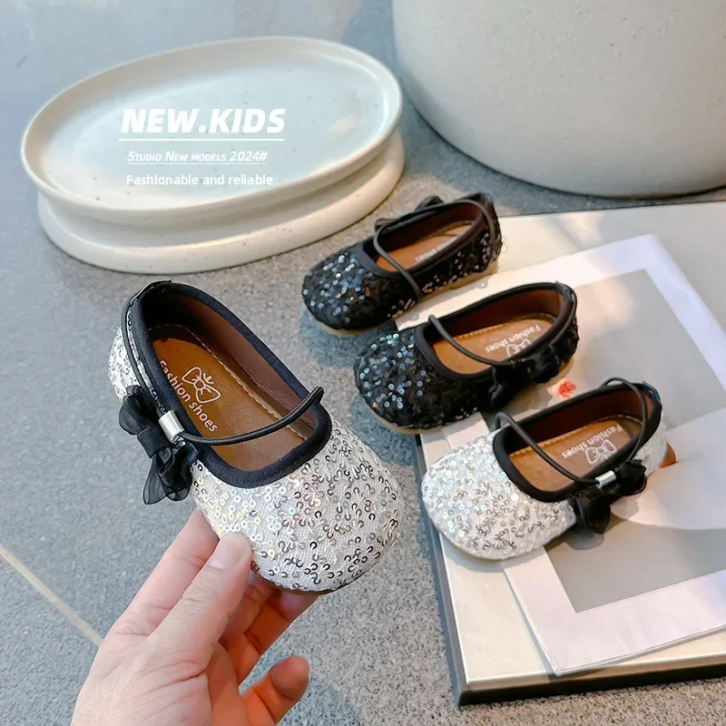 

Kids Dance Performance Shoes Slip-on Soft Sole Girls Princess Shoes with Side Cute Bow 2024 New Flat Shoes with Shining Sequins