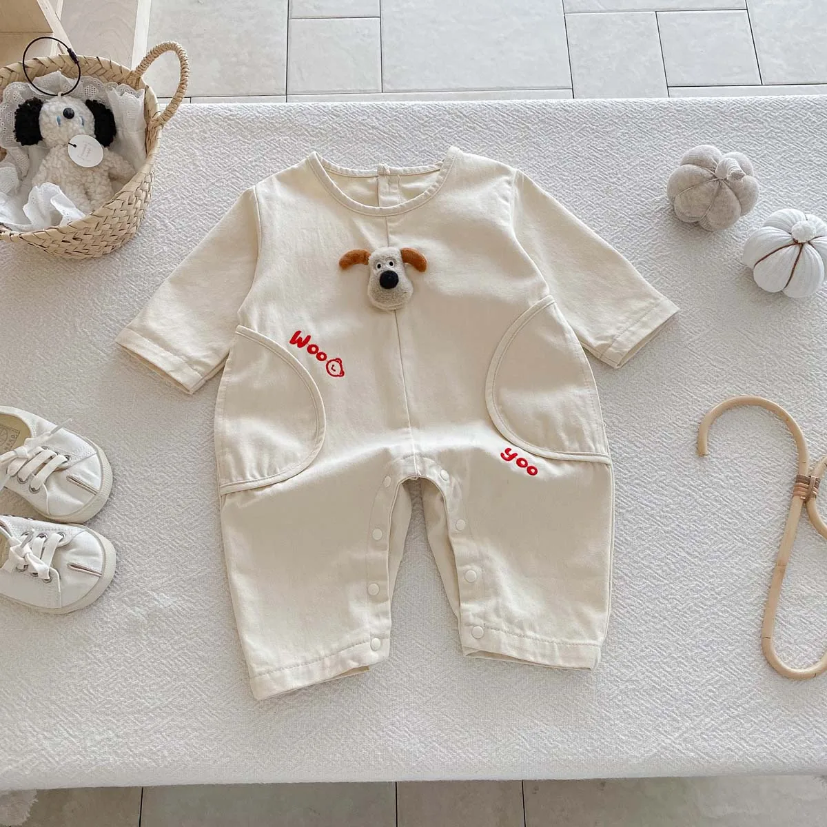 秋の赤ちゃん用のかわいい立体的な漫画文字刺繍入り長袖ジャンプスーツ、男の子用秋の可愛い長袖ジャンプスーツ-ju-127