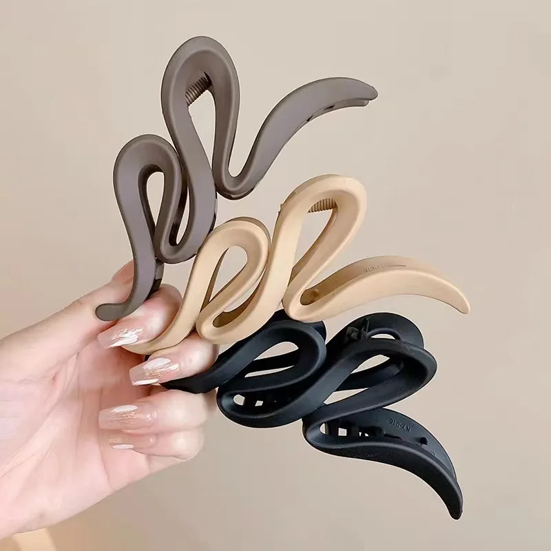 New Frosted Wavy Hair Clip, High-end Large Hair Clip for Women, Hairpin for Back of Head, Shark Clip, Hair Accessory. image 4