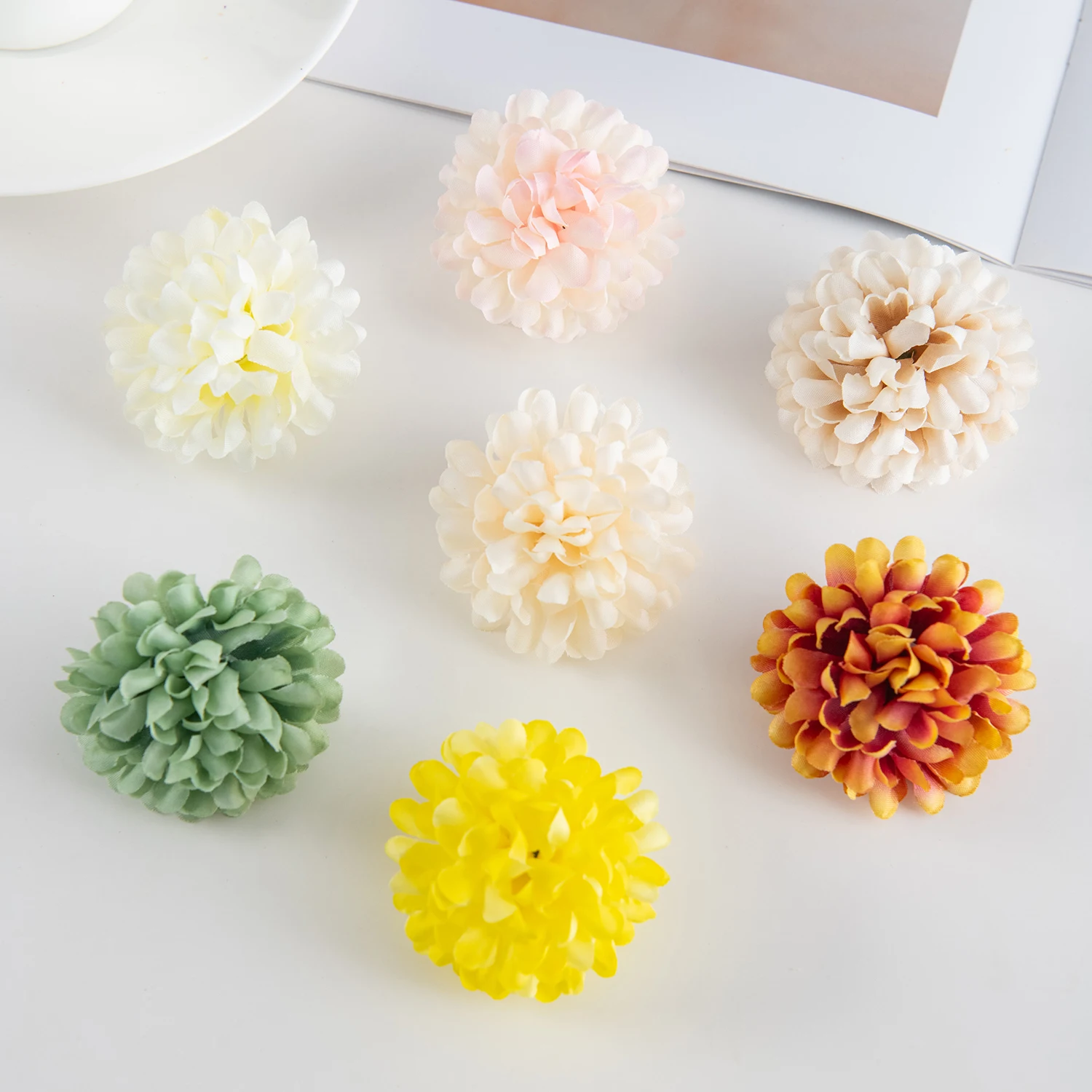 50/100 Stück Künstliche Blumenkugeln Chrysanthemen Heimdekoration Hochzeitskranz Deko Outdoor Garten Braut DIY Geschenkbox Zubehör Günstig – Detail 5