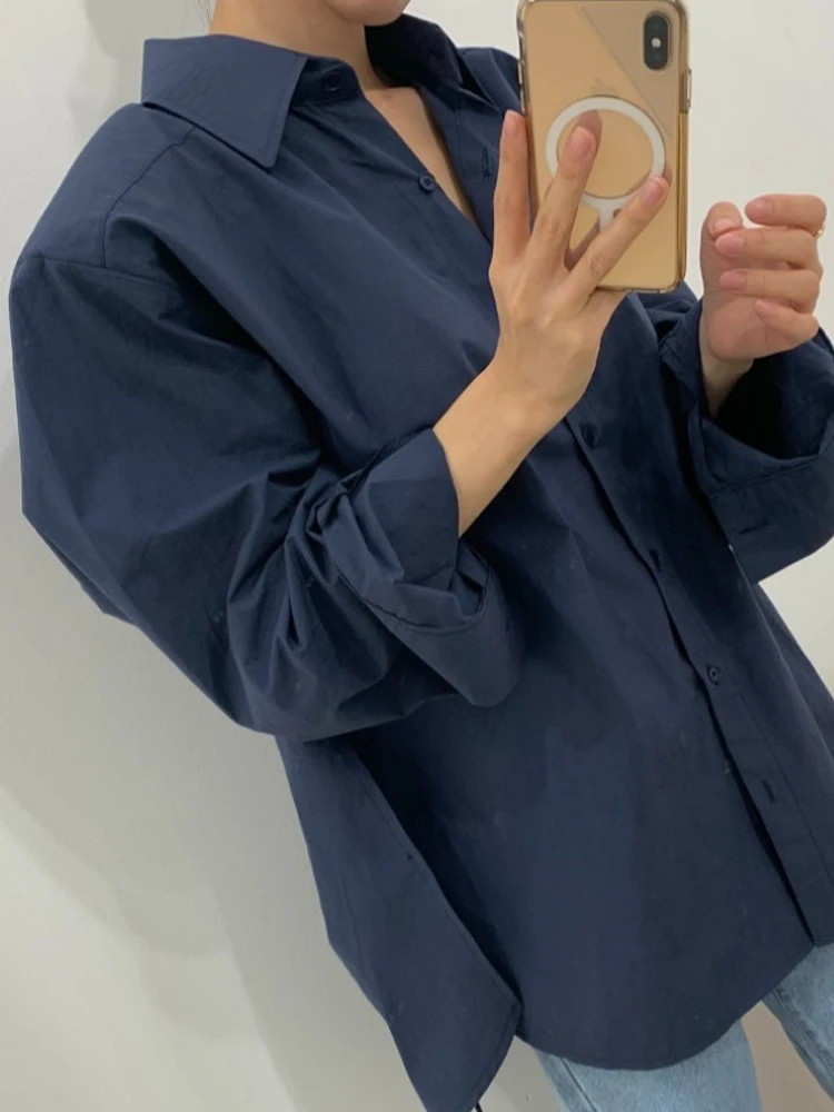 قميص نسائي أنيق فضفاض بدون ظهر بأكمام طويلة وياقة مقلوبة بتصميم كلاسيكي على الطراز الكوري لفصل الربيع المبكر