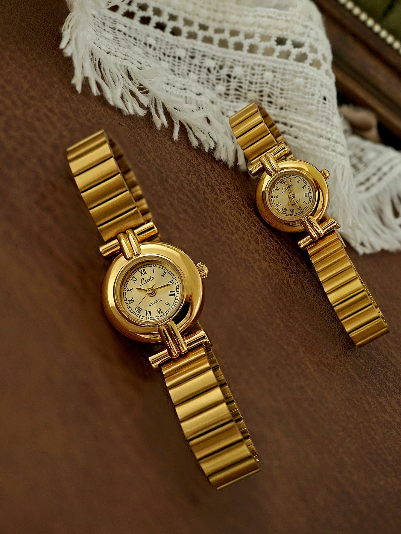 

1 piece French retro gold small dial women's watch, fashionable, elegant, exquisite, women's watch with Roman numeral dial