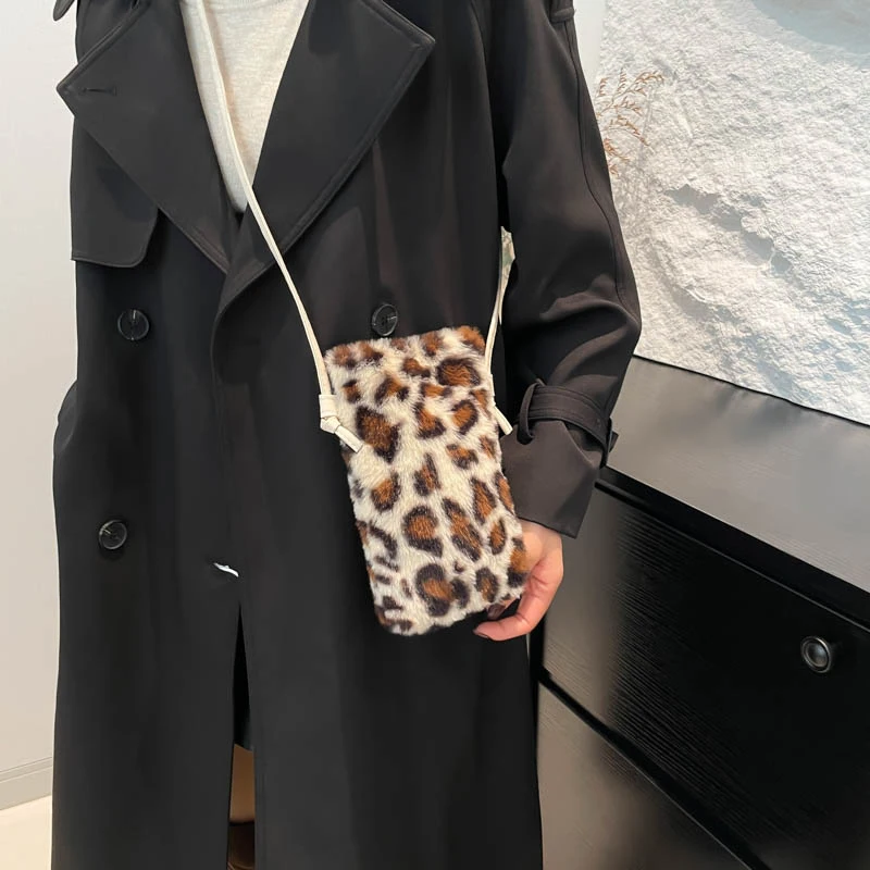 Mode Neue Einfarbig Schulter Unterarm Tasche Frauen Plüsch Weiche Herbst Winter Mode Flauschigen Totes Handtasche Dame Reise Geldbörse – Detail 4