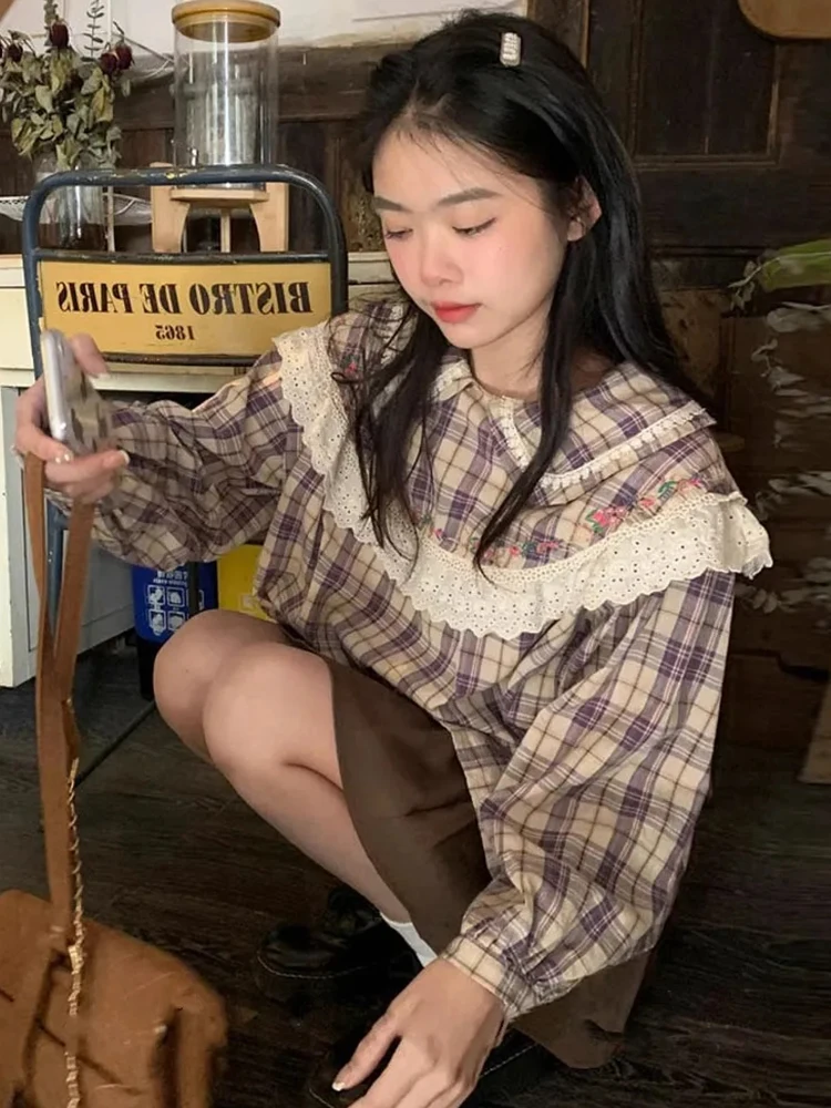 Zoki Japón lindas camisas a cuadros mujeres Vintage cuello Peter Pan blusa Kawaii estilo Preppy suelta manga larga señora encaje Patchwork Top