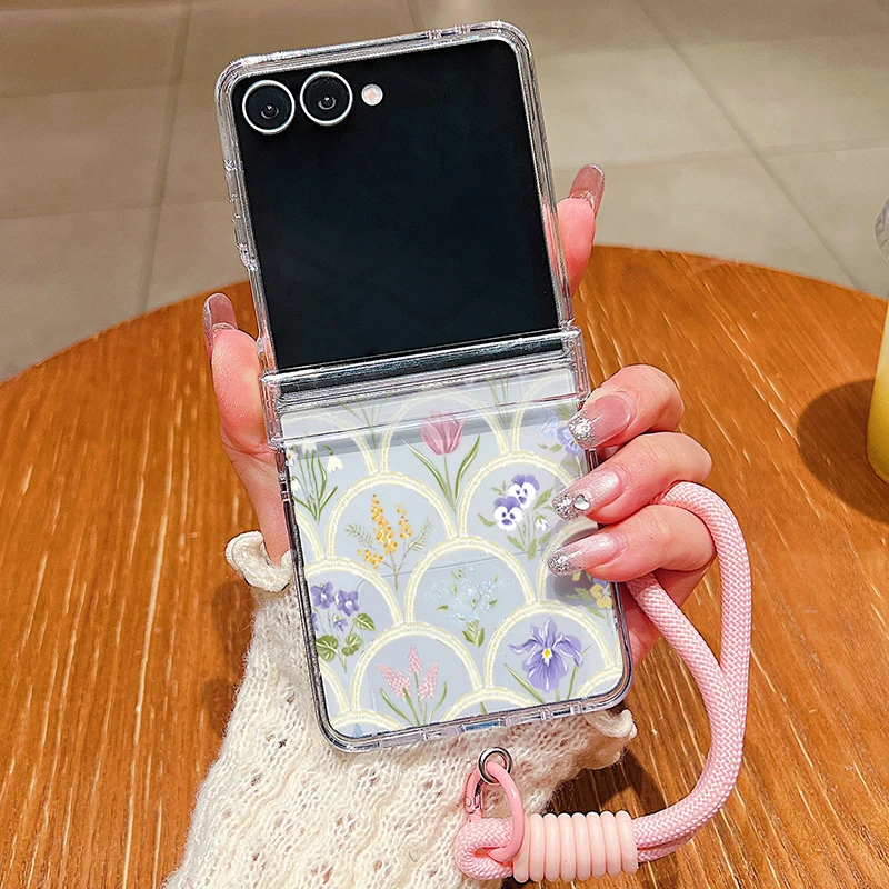 Handgelenkschlaufe Lanyard Transparente Handyhülle für Samsung Galaxy Z Flip 7 FE Flip6 Flip5 Flip4 Flip3 5G Lila Blumenmuster Faltbare Hülle