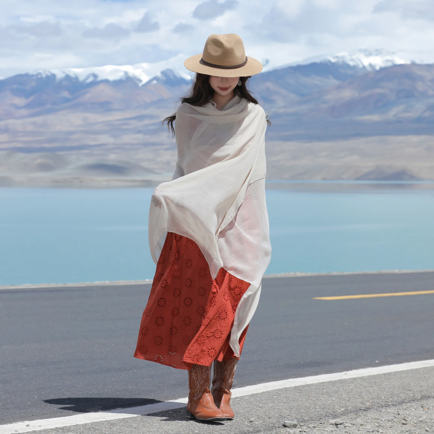 ผ้าพันคอผ้าฝ้ายลินินสีพื้นขนาดใหญ่พิเศษสำหรับผู้หญิง ผ้าคลุมไหล่กันแดดชายหาด สไตล์ชาติพันธุ์ ผ้าซิ่นรีสอร์ท ผ้าชีฟองพันได้ทุกฤดู