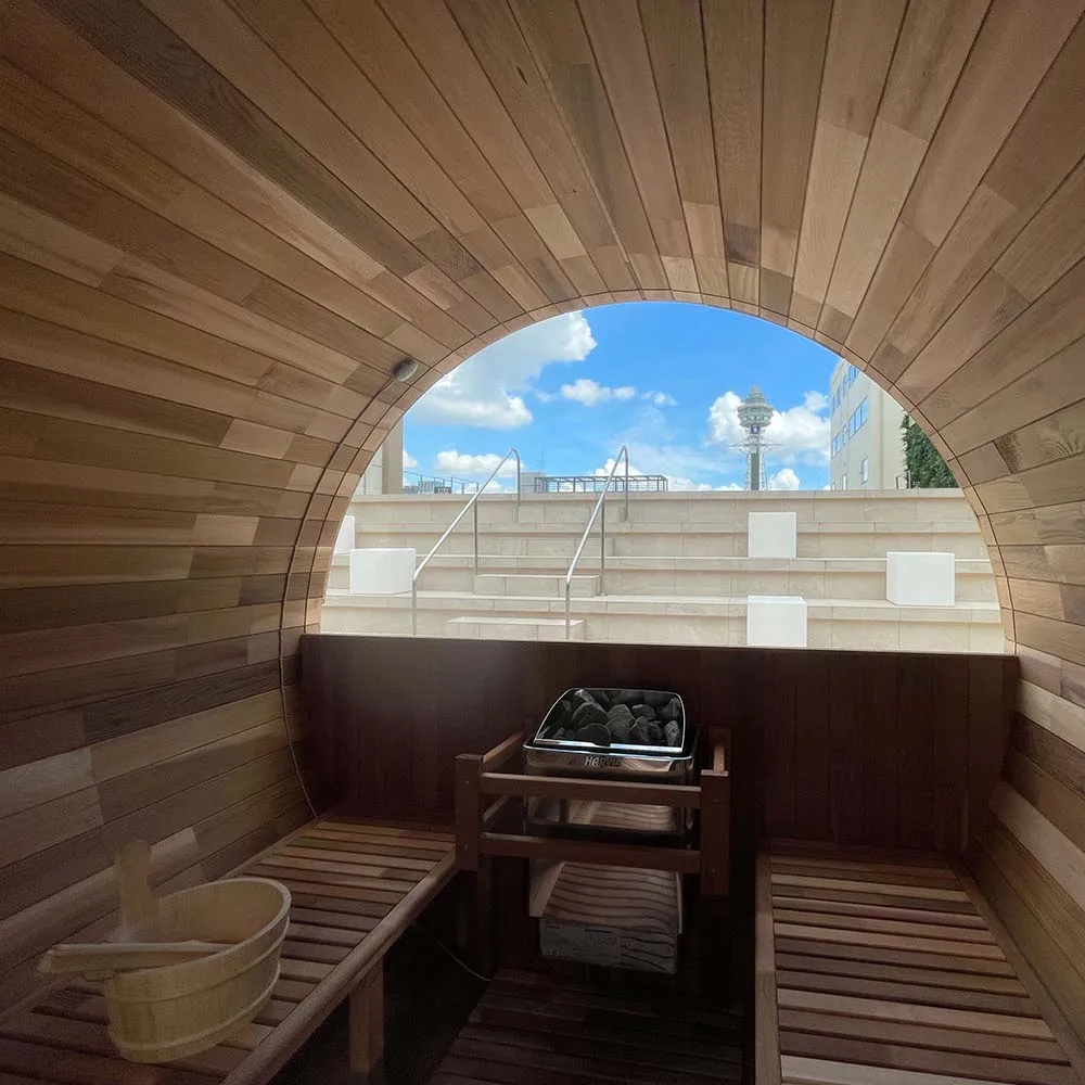 Spliced Red Cedar Traditional Outdoor Barrel Sauna in Resort Hotels With Semi-circular Glass Window