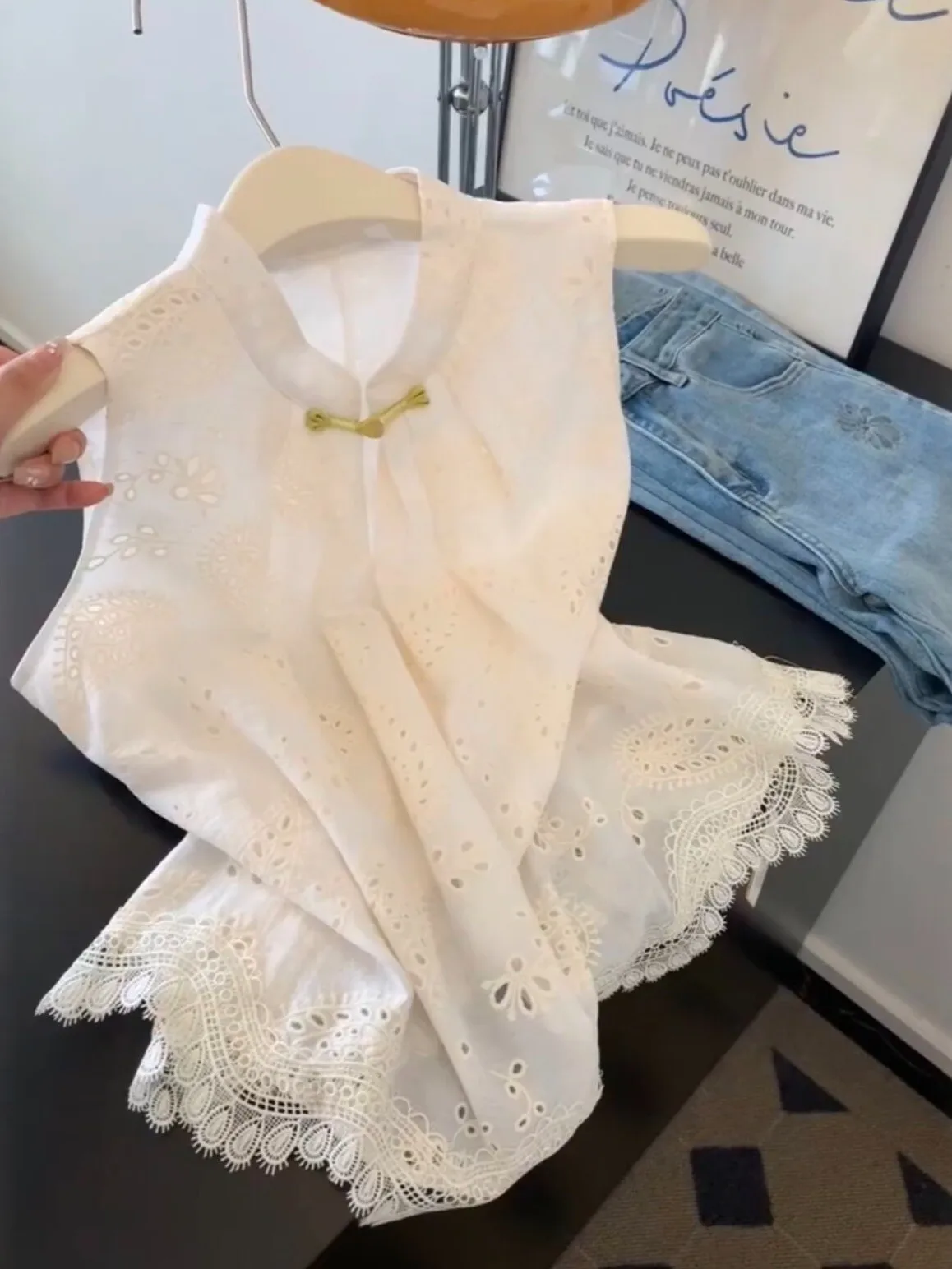 

New Chinese Sle Embroidered Lace Svel irt Women Summer Youthful Loose Slimming Cannon oulder Vest Top Breathable