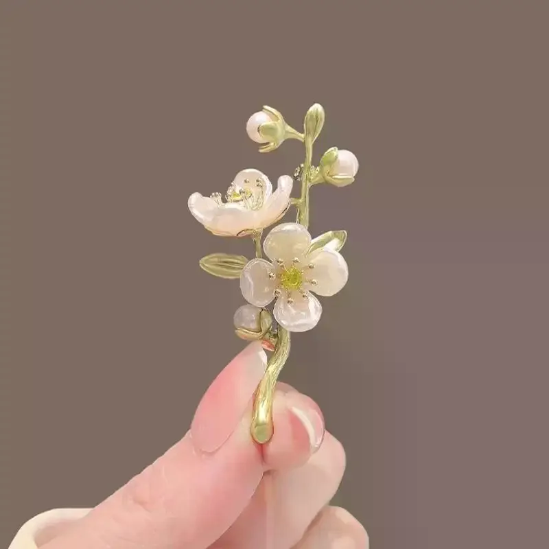 Elegant Jasmine Flower Brooches For Women Fashion Plant Pearl Brooch Vintage Clothing Decoration Party Gifts Jewelry Accessories