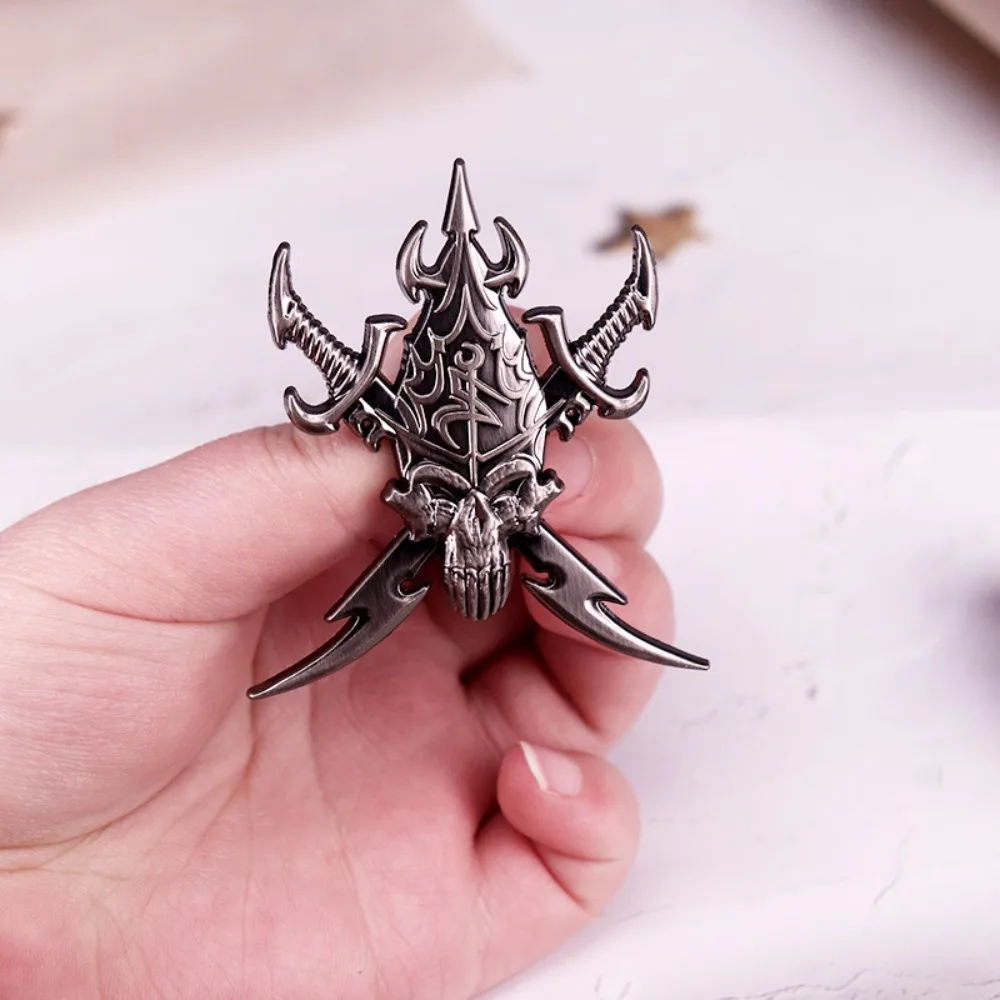 1 قطعة شارة المحارب إلدار الداكن لعبة شخصية دبوس ألعاب هدية مجوهرات اكسسوارات #3