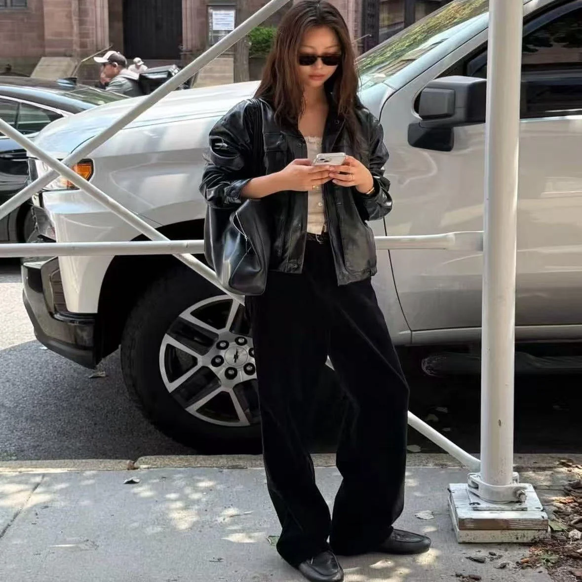 레트로 루즈 블랙 가죽 재킷 스탠드 칼라 코트 우아한 분위기 여성 패션 얇은 소재 가을 시즌 무브랜드