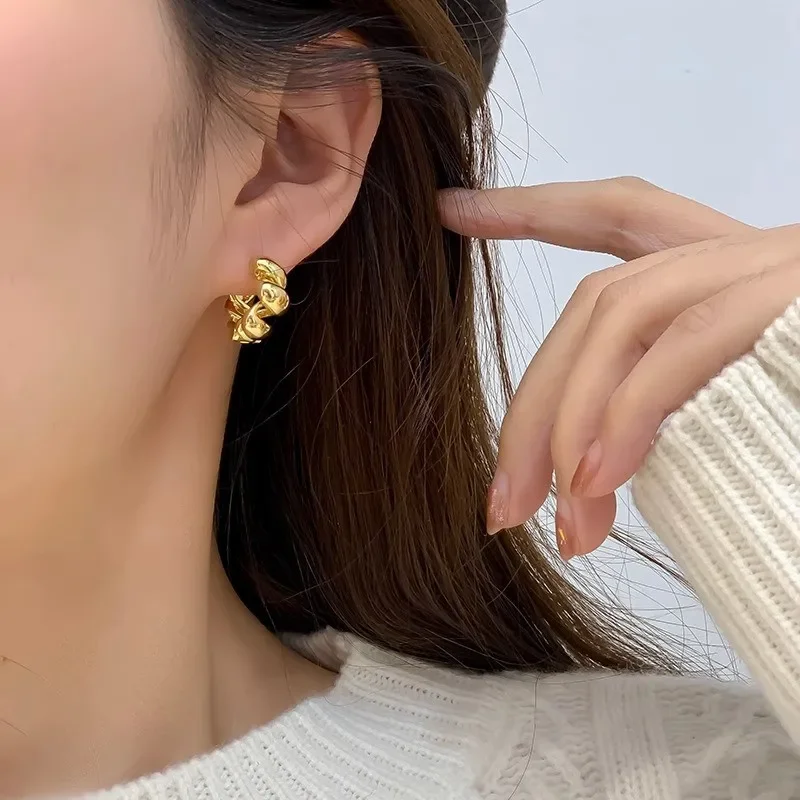 Irregular Wavy Pleated Earrings for Women Retro Trendy Copper Metal Earrings Design Simple Temperament Senior Fashion Jewelry