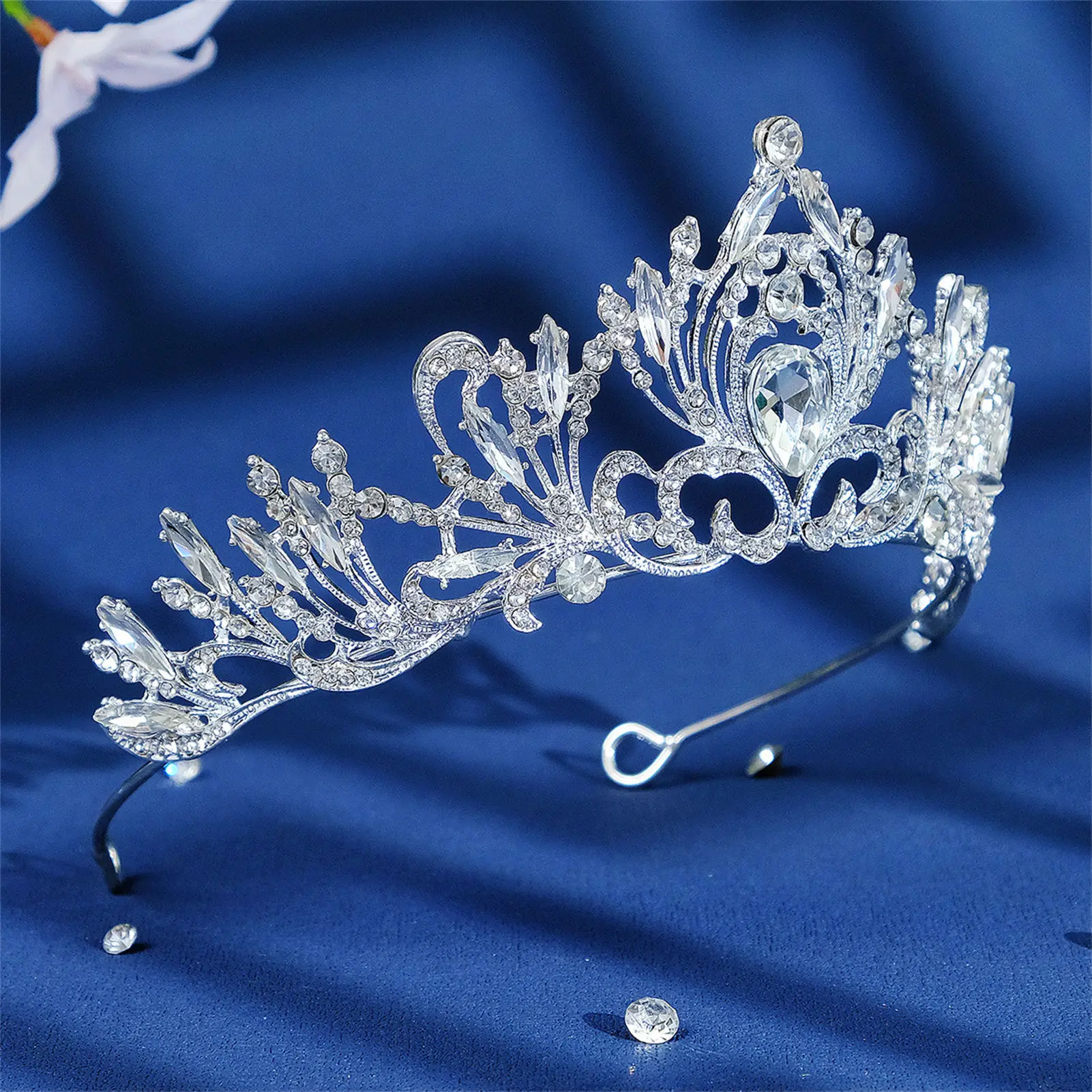 Cosplay Party Crown Baroque Hollow Alloy Tiara for Stage Performance Royal Costume Jewelry Vintage Gold Silver Headband view 2