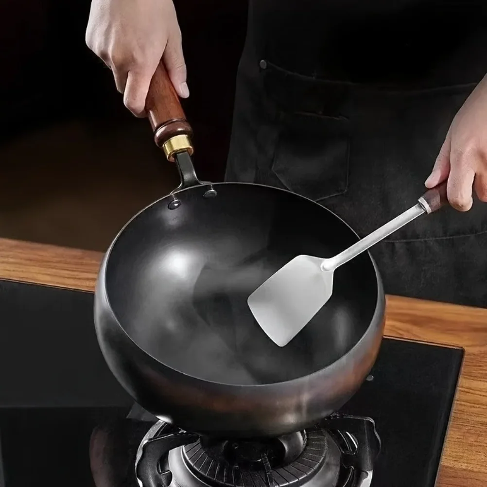 Handmade Wok Cast Iron Pot with Large Belly Irror Surface Non-Stick Wokes Pans No Coating Saucepan Splash-Proof Design Wokes Pan