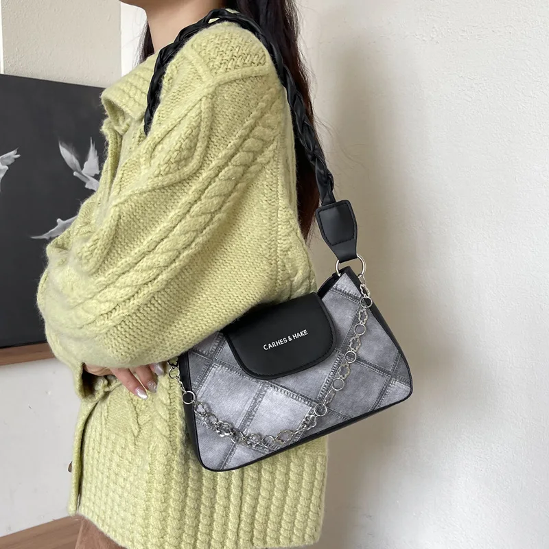 2024 new bag women\'s fashion simple shoulder bag casual small square bag popular underarm bag