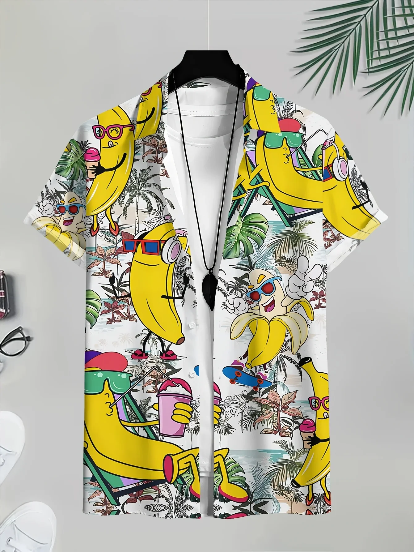 Stylish and cool new men's casual short-sleeve Hawaiian shirt for summer—perfect for beach parties and vacations