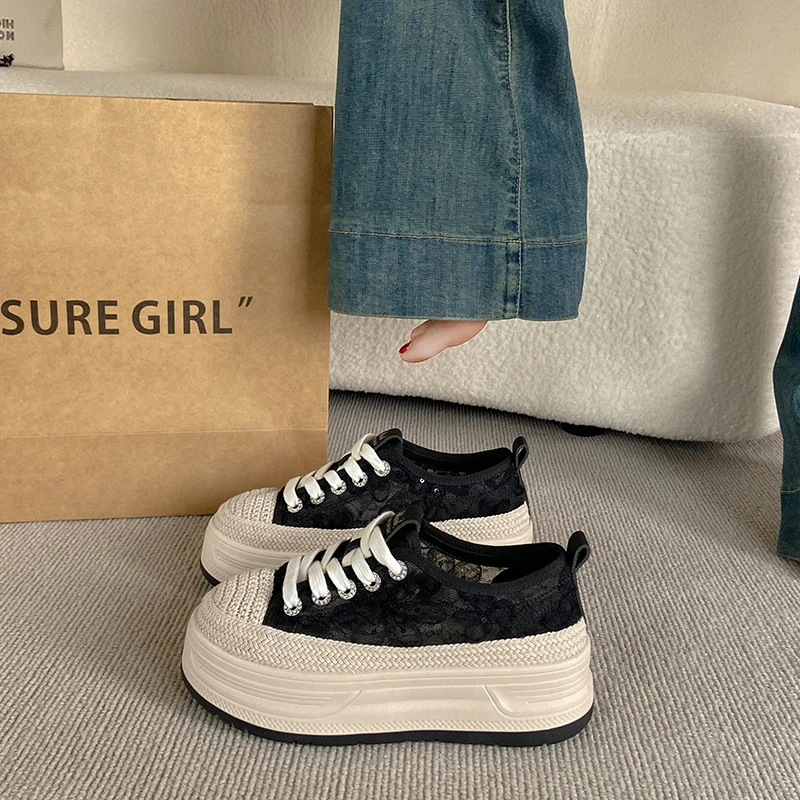 

Solid Color Women Flat Sneakers Summer Breathable Closed Toe Casual Footwear Lightweight All Match Outdoor Commute Shoes