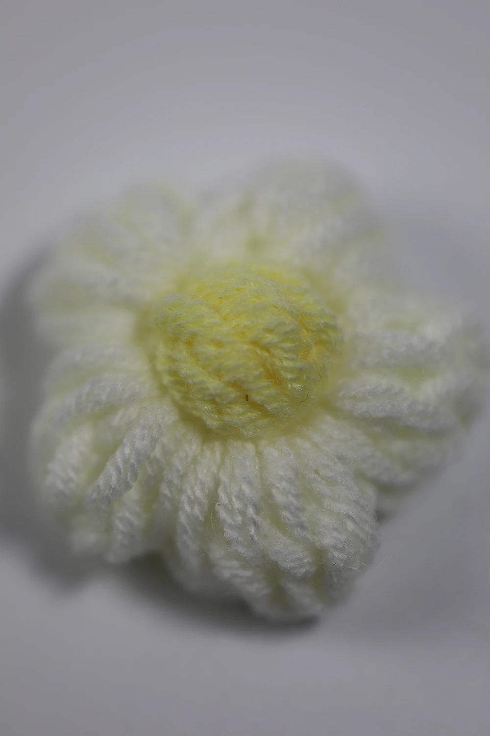 Bored send TA a flower of wool! Hand-made flower