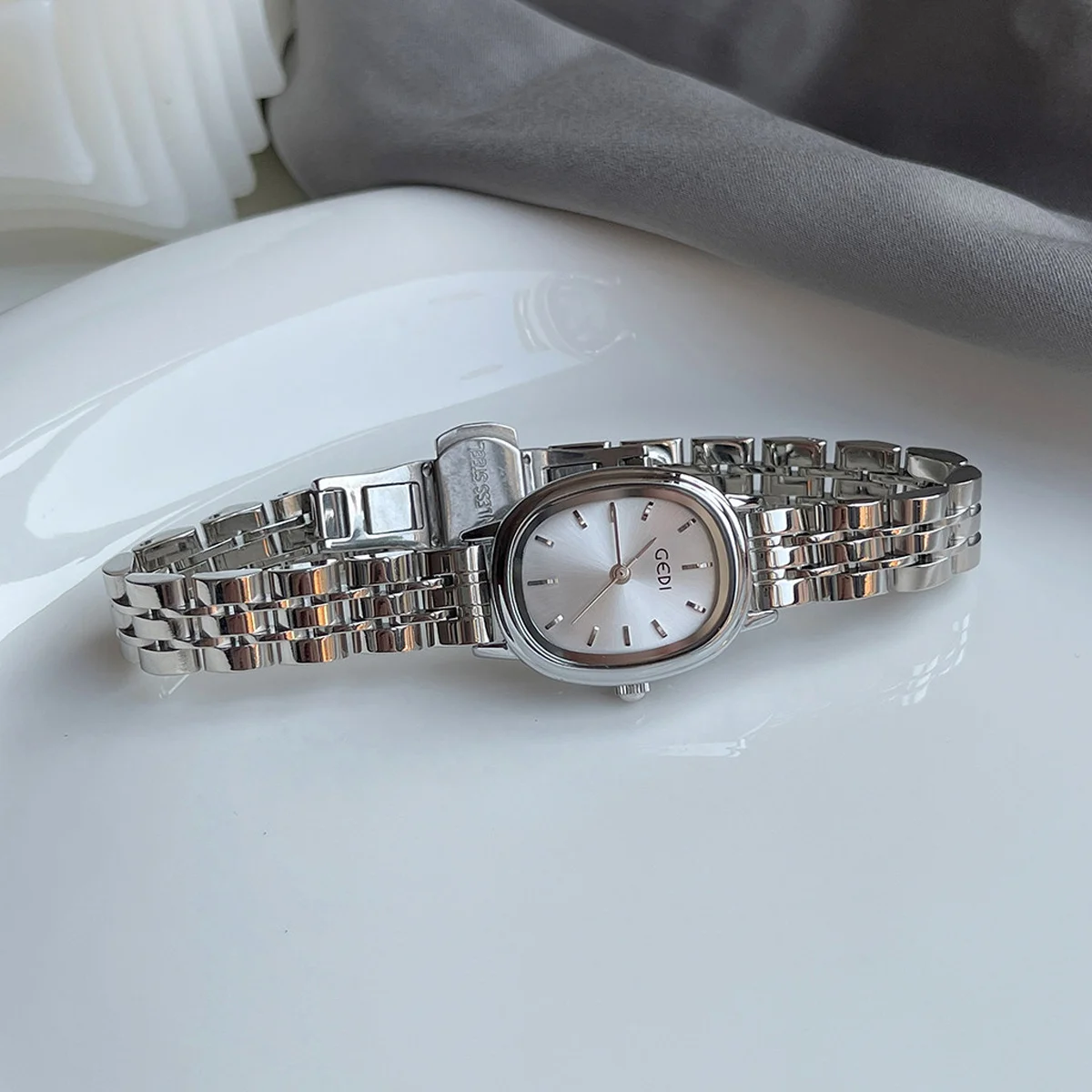 Oval Dial Women Watch Stainless Steel Bracelet Quartz Wristwatch Minimalist Ladies Personality Watches Relogio Feminino Gift