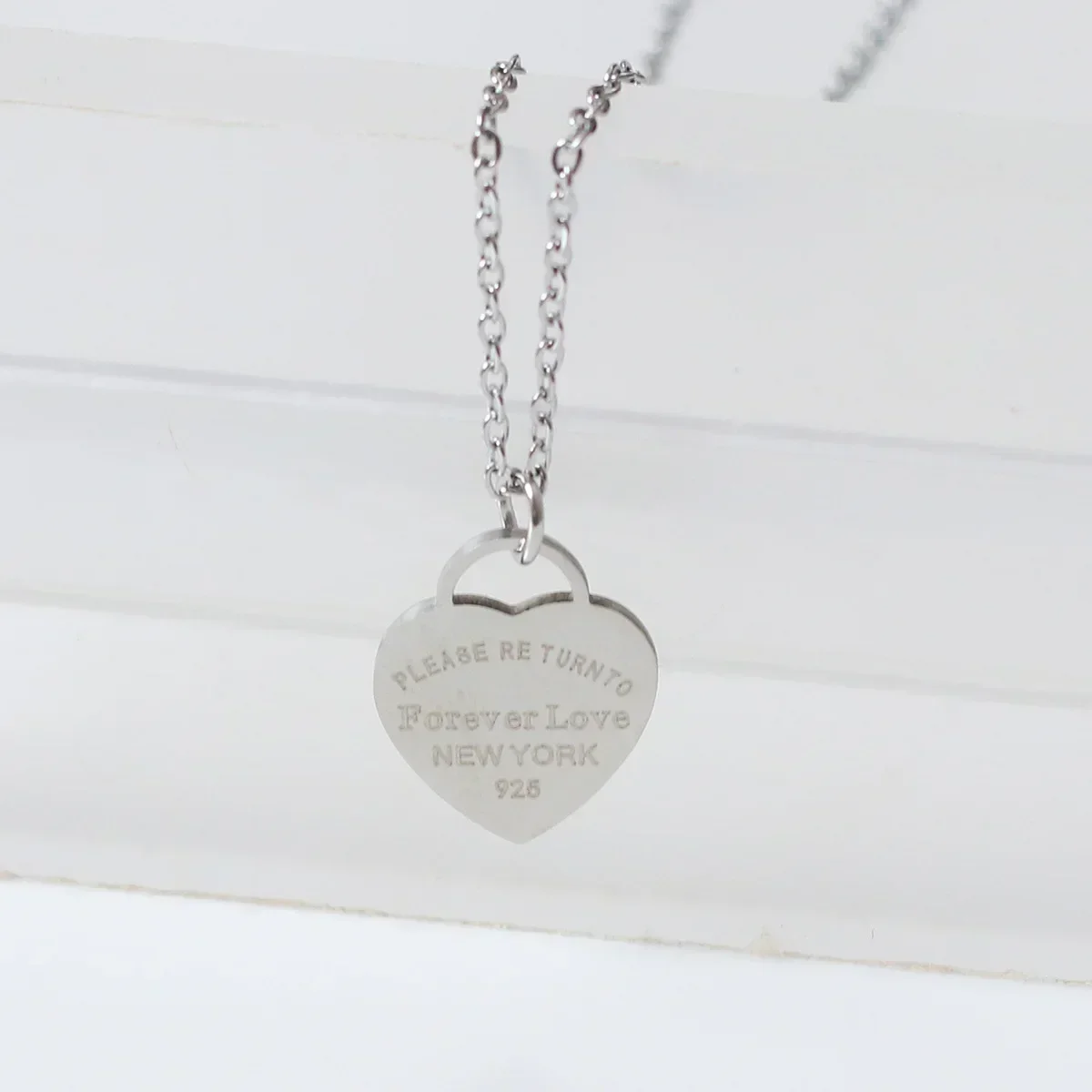 قلادة على شكل قلب للرجال والنساء من الفولاذ المقاوم للصدأ بقفل حب، حب للأبد في نيويورك