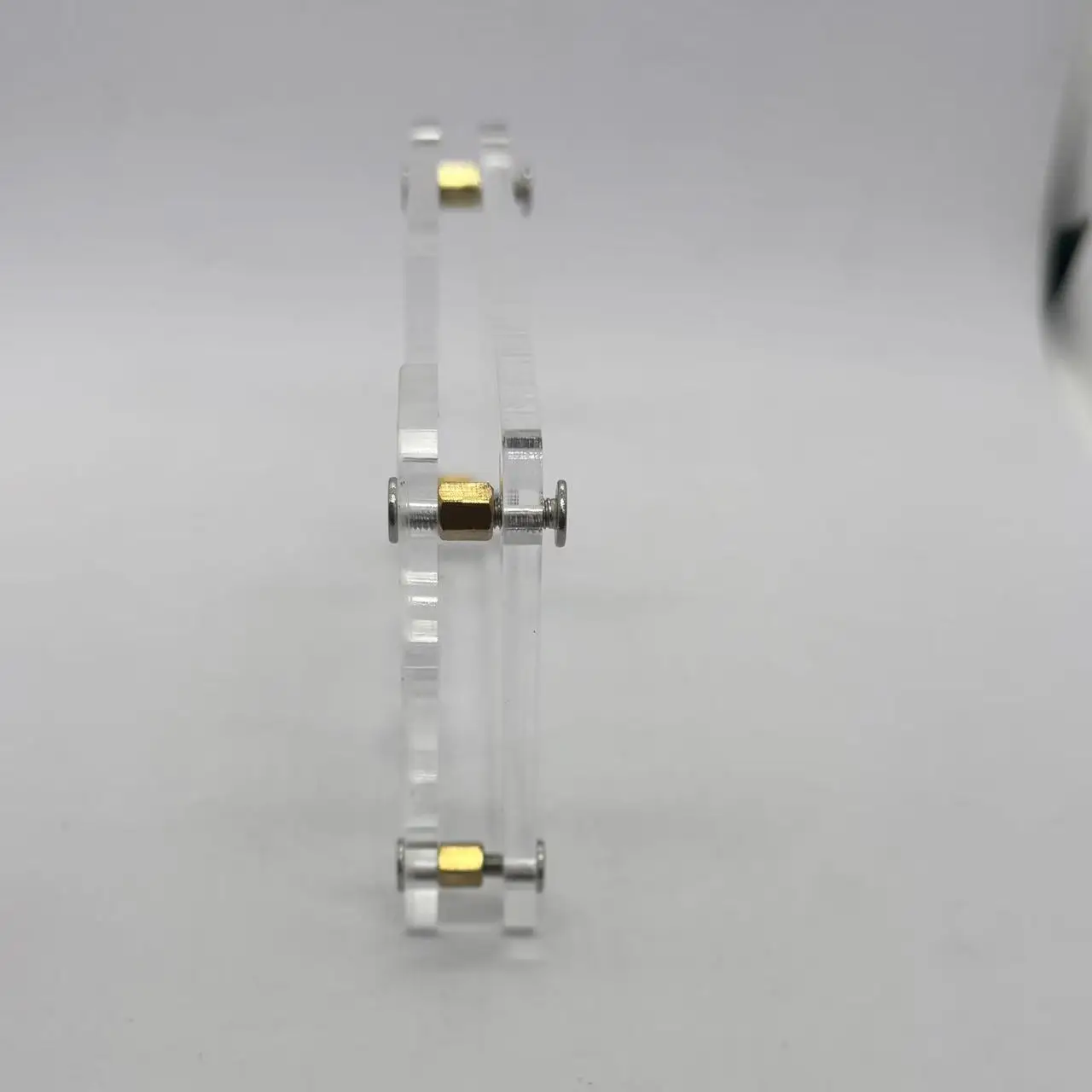 

The acrylic case designed for the ESP32-2432S028R-PLUS includes 8 screws and 4 copper pillars.