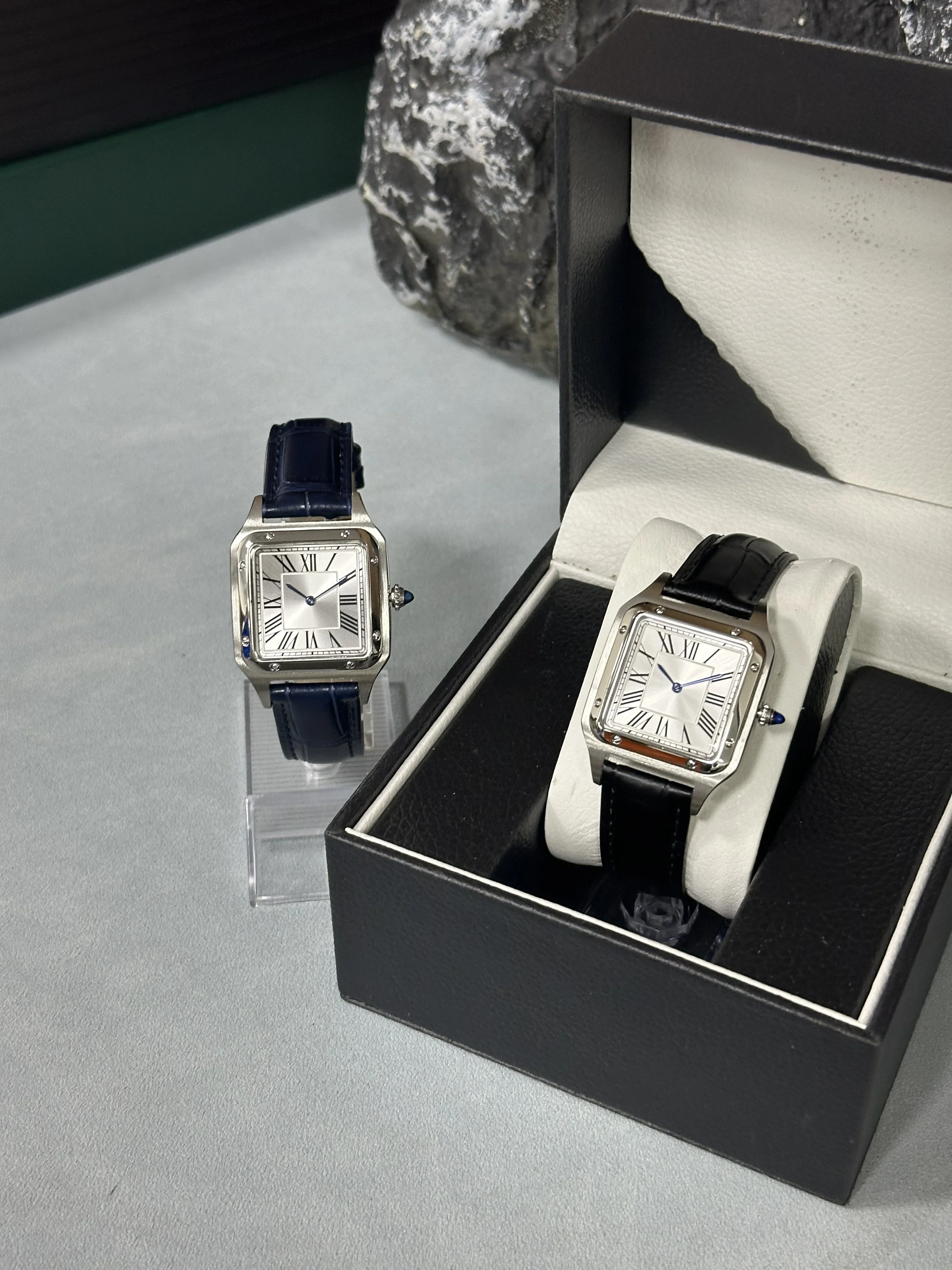 ساعة كوارتز رجالية فاخرة جديدة مربعة الأرقام الرومانية الهاتفي العصرية ساعة عمل عادية حزام من الجلد الحركة اليابانية غير القابل للصدأ