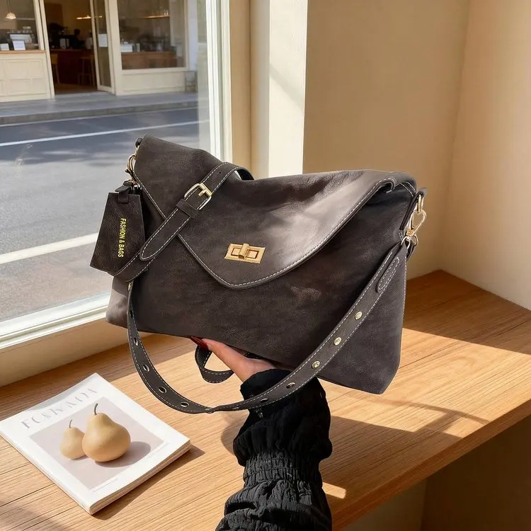 Casual Vintage Matte Crossbody Bag Women's 2026 New Commuter Versatile Single Shoulder Slant Bag Simple Large Capacity Tote Bag