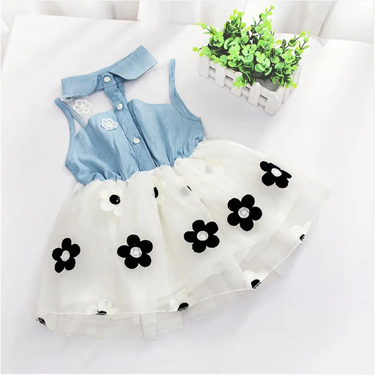 Girl\'s dress Korean version denim mesh small flower patchwork fluffy skirt Girl baby denim cute princess skirt