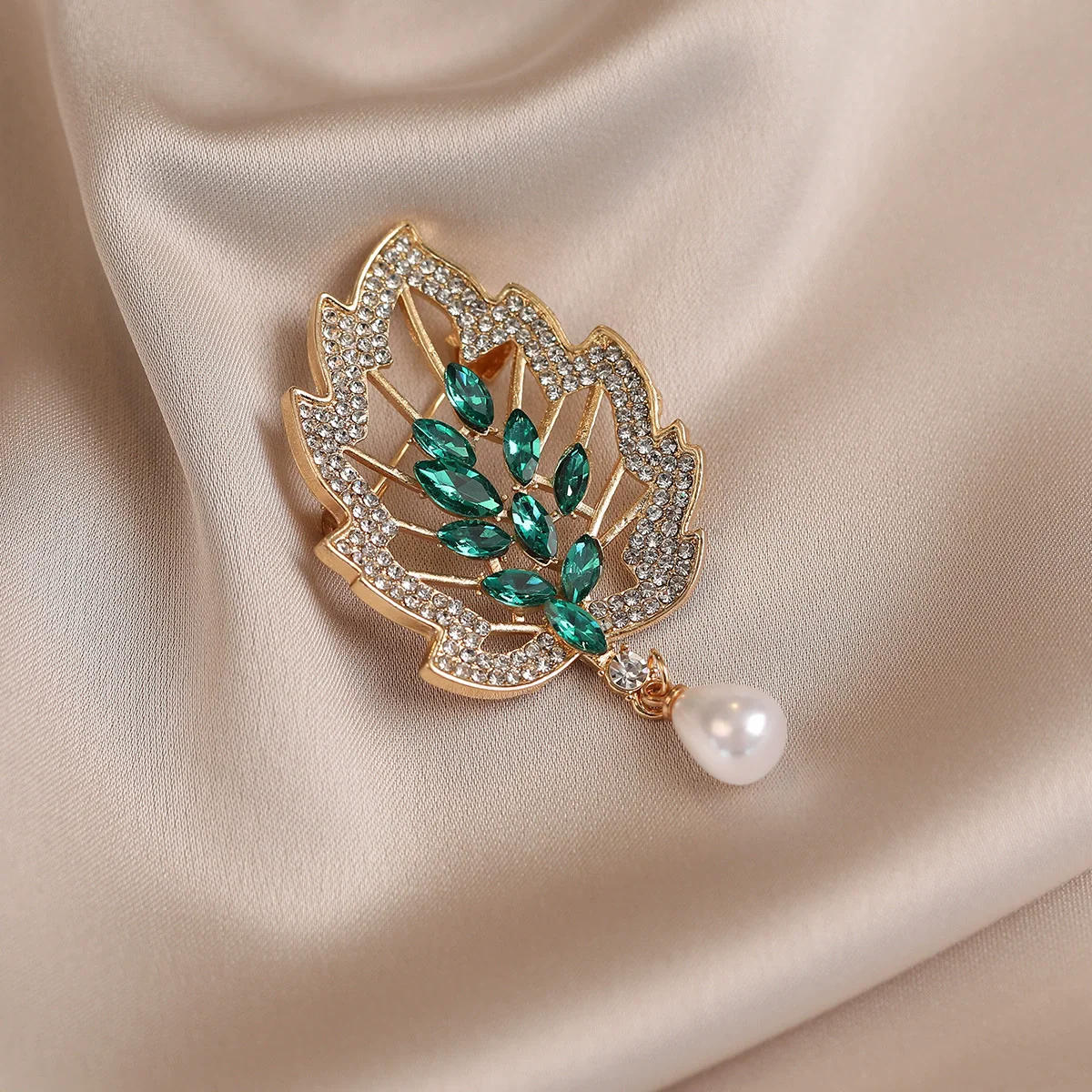 Fashion Elegant Crysal Rhinestone Leaves Brooches For Women Clothing Coat Jewelry Accessries