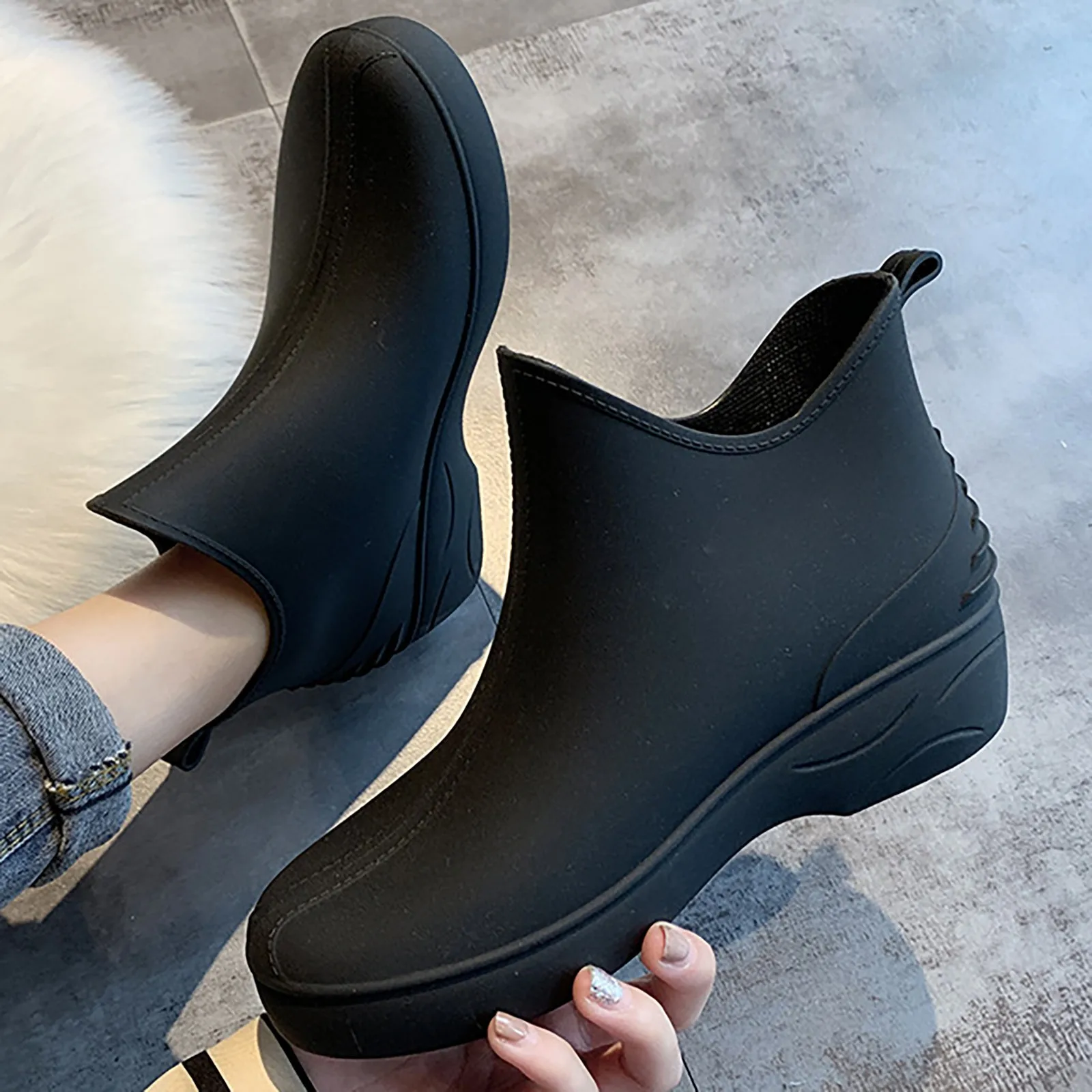 Fashion Rain Shoes for Women Platform Ankle Rain Boots Ladies Rubber Shoes Outdoor Waterproof Walking Booties New Working Boots