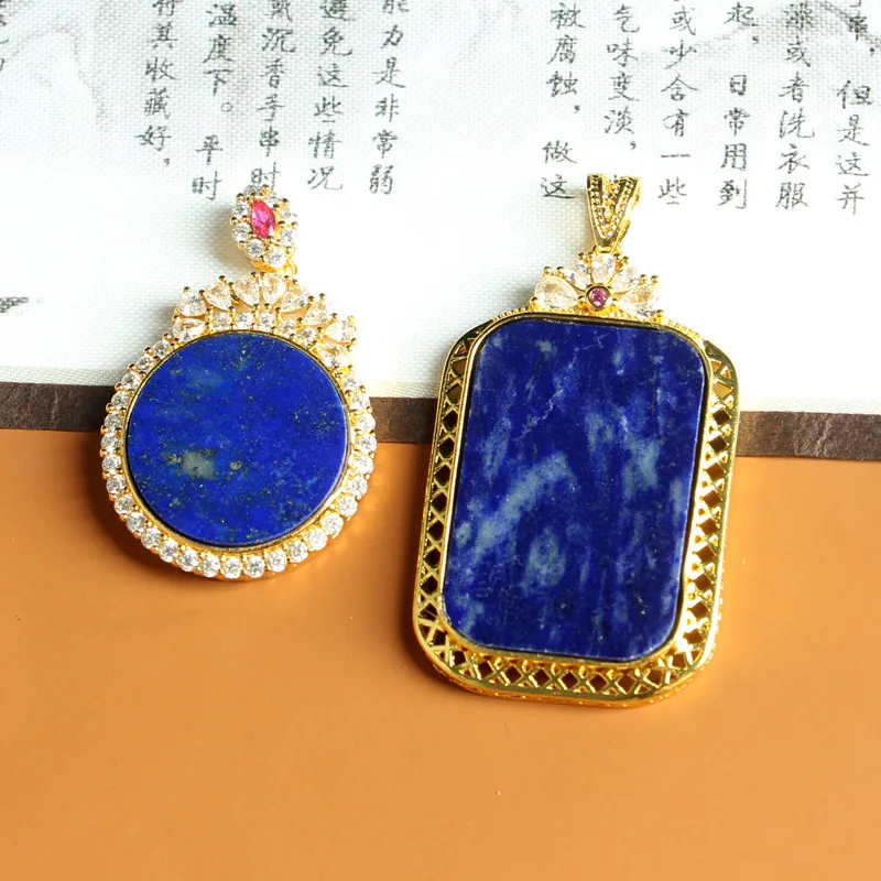 Natural pendant, inlaid with a 