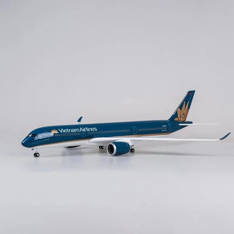 Airbus A350 Dreamliner Aircraft, Vietnam Airlines Model with LED Light and Wheels, Diecast Plastic Plane, 47cm, 1/142 Scale