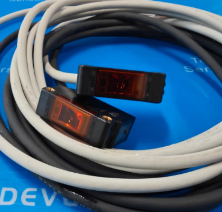 

Новый оригинальный фотоэлектрический переключатель HP7-P11 HP7-T11