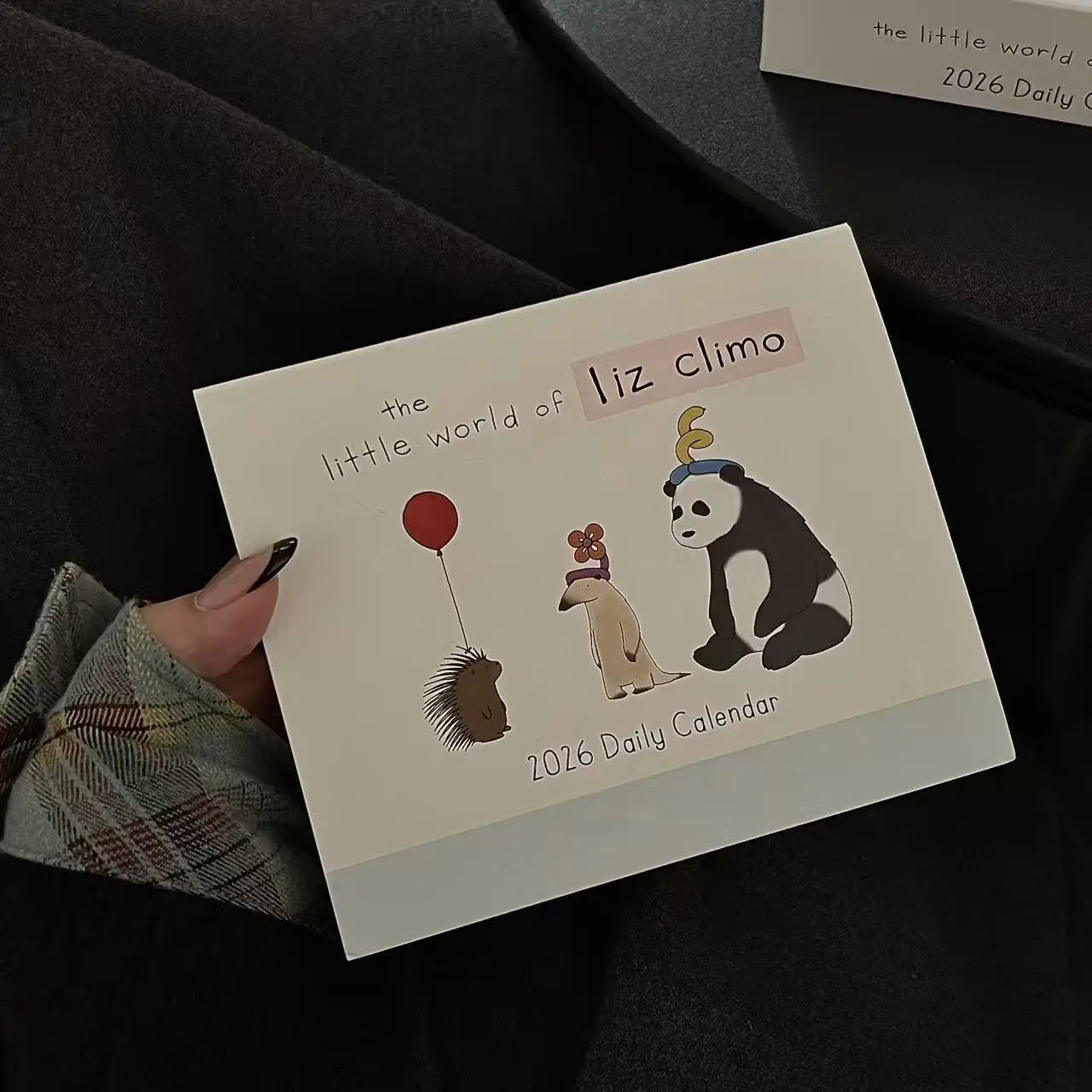 

In 2026, your "Today Looks Beautiful" illustration calendar. A soothing and stress-relieving detachable monthly calendar.