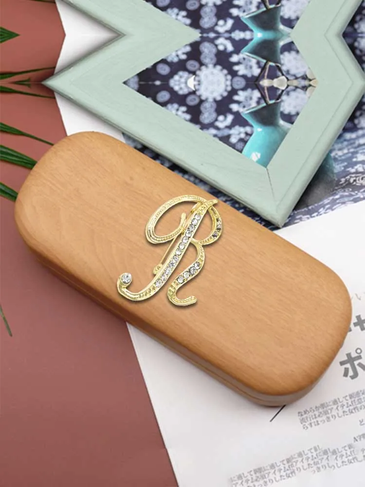 

Customized Durable Retro Design Glasses Case for Women Personalized Customer Name Accent Optional Letter Decor: Masterful Gemsto