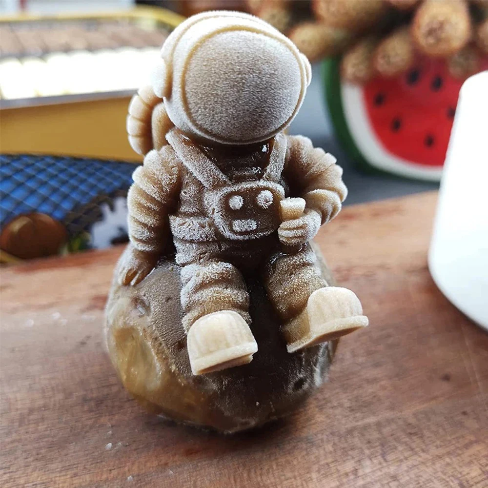 3D Silicone Mold Astronaut Planet Shape Ice Cube Mold Chocolate Pudding Moulds