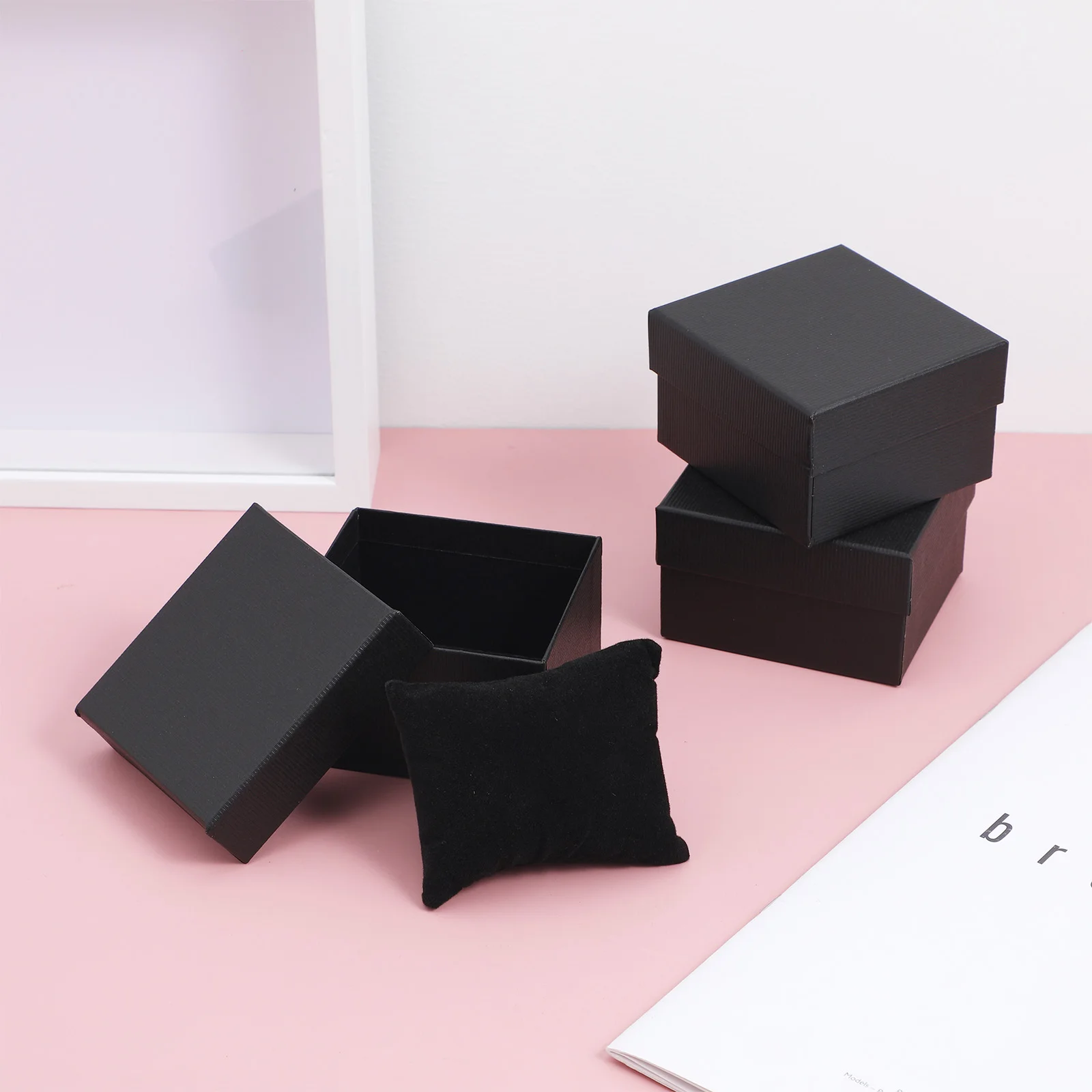 

Watch Box Gift Black Cardboard Men Women Jewelry Supply Boxes for Bracelets Necklaces Soft Pillow Anti Scratch Decoratable Paper