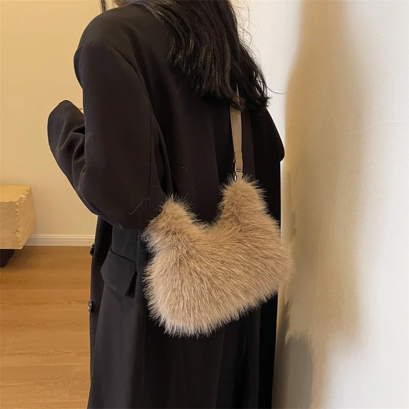 Winter Plush Bag Long Fur Handbag Women\'s Crossbody Bag Fashion Winter Niche Design Casual Simple Fluffy Bag Phone Purse