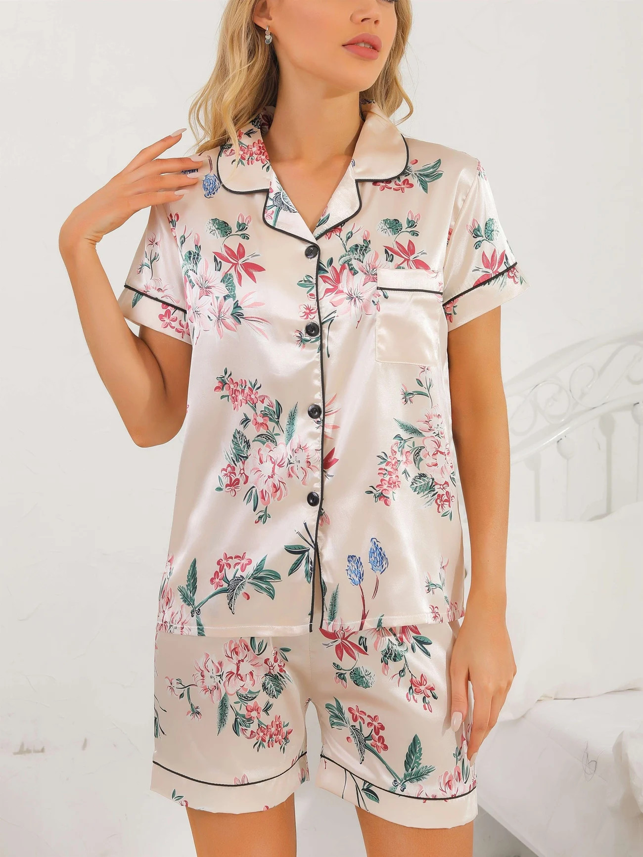 Floral Print Pajamas Set Short Sleeve Buttons Top & Shorts Women\'s Sleepwear & Loungewear