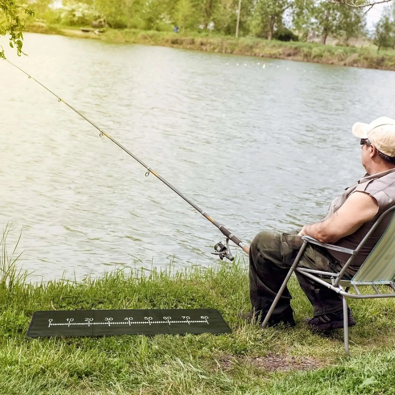 

Fishing Unhooking Mat Portable Foldable Fishing Measure Pad Fly Fish Gear For Dock Beach Seawater River Freshwater Ice Boat