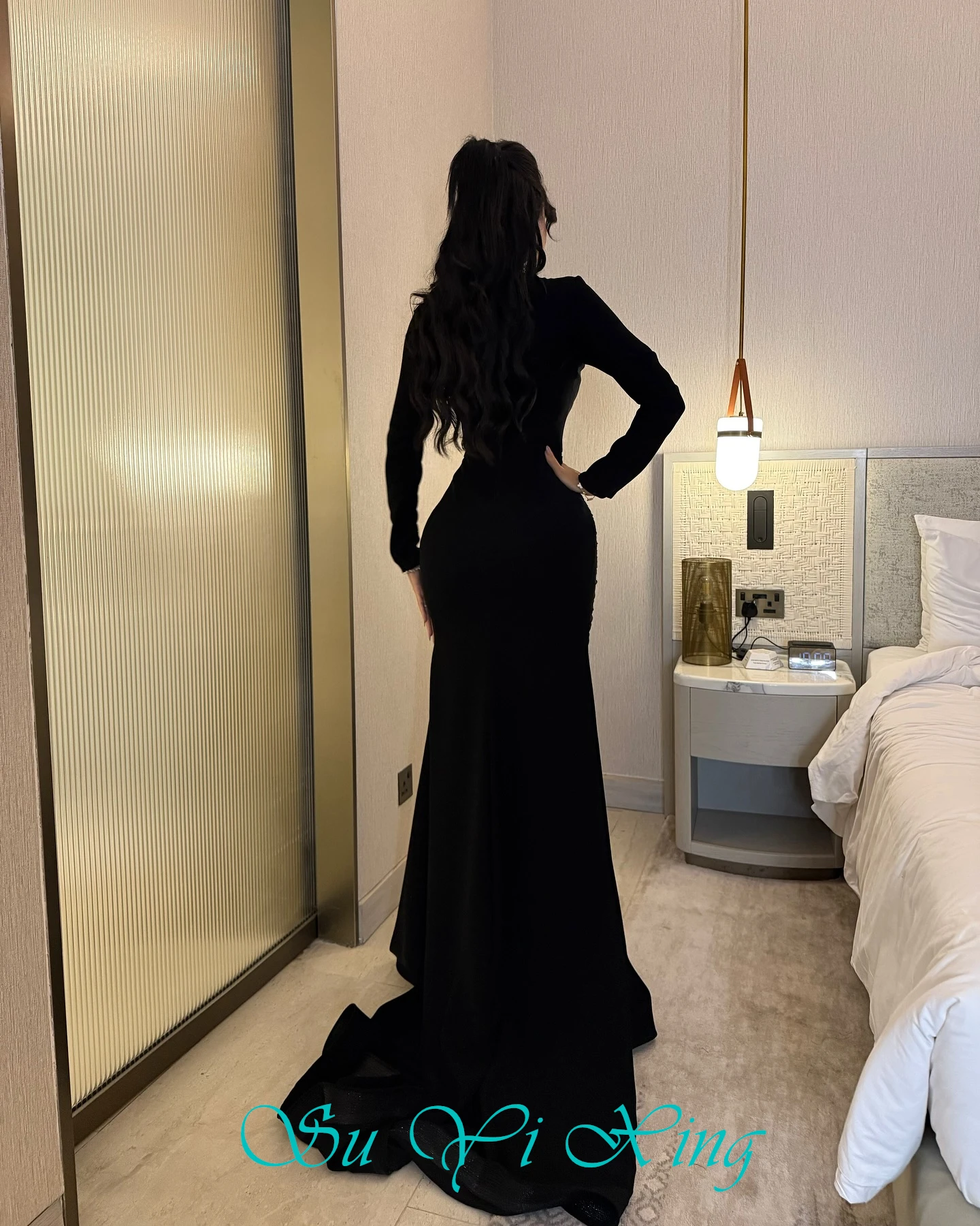 

Customized Formal Black Jersey Evening Dress Classic O-Neck Long Sleeves Party Dresses Delicate Crystal Mermaid Celebrity Gowns