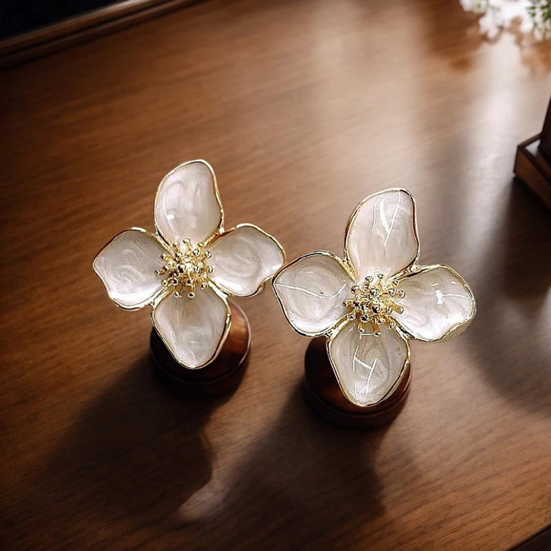 2025 Fashion Korean Women Retro Drip Glaze Red Flower Earrings Women for Delicate Earrings Luxury Couple Engagement Jewelry Gift