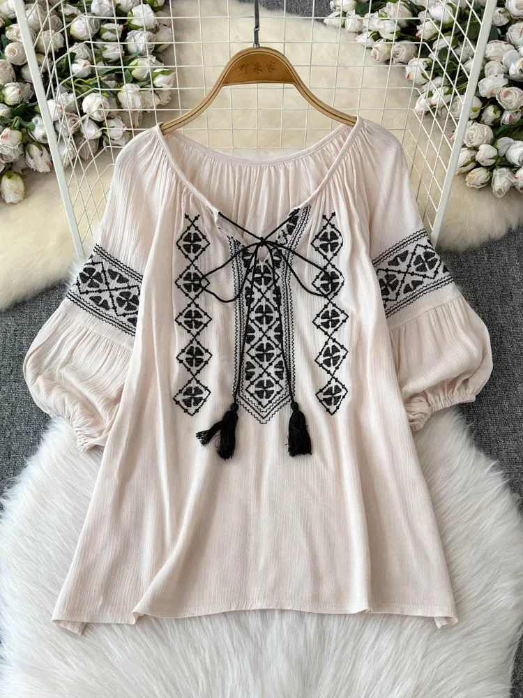 Women's Autumn Blouse Vintage Ethnic Style Top Embroidered Travel Long Sleeved Shirt Cotton and Linen Top 2024 New Item BL033