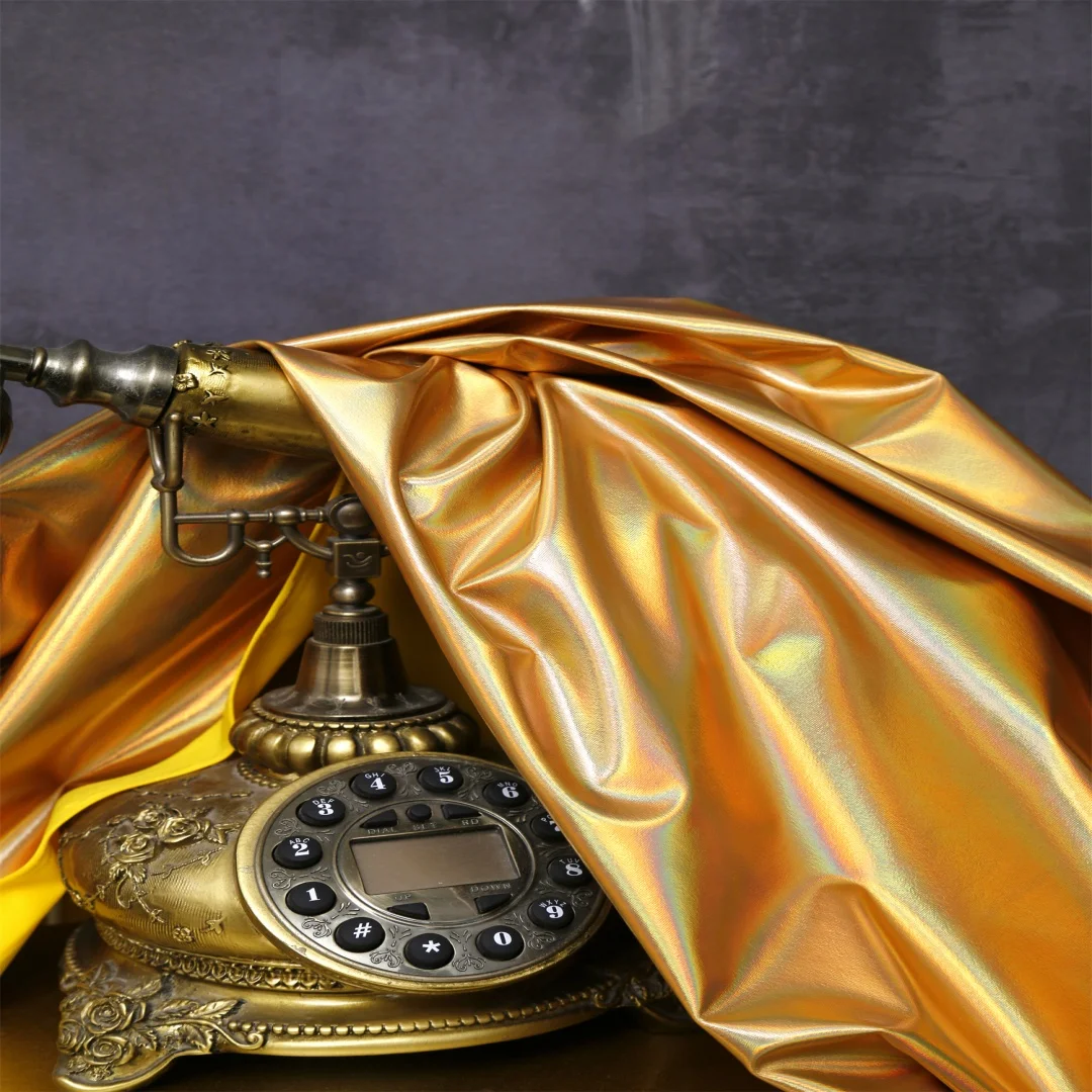 طول 0.5 متر عرض 145 قماش ميراج PU ، نسيج إبداعي مقاوم للماء بالليزر الذهبي ، قماش عصري لصنع العبوة