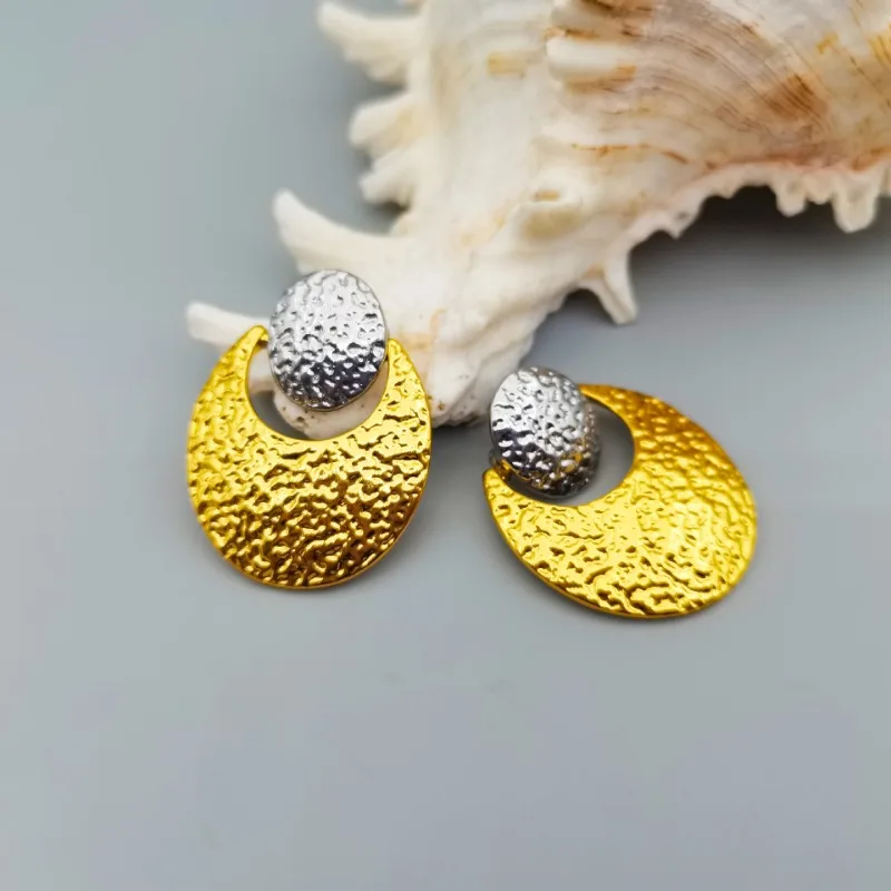 

New Retro Gold-plated Texture Light Luxury Women's Earrings Fashion Sexy Simple Earrings Ladies Designer Trendy Women's Earrings